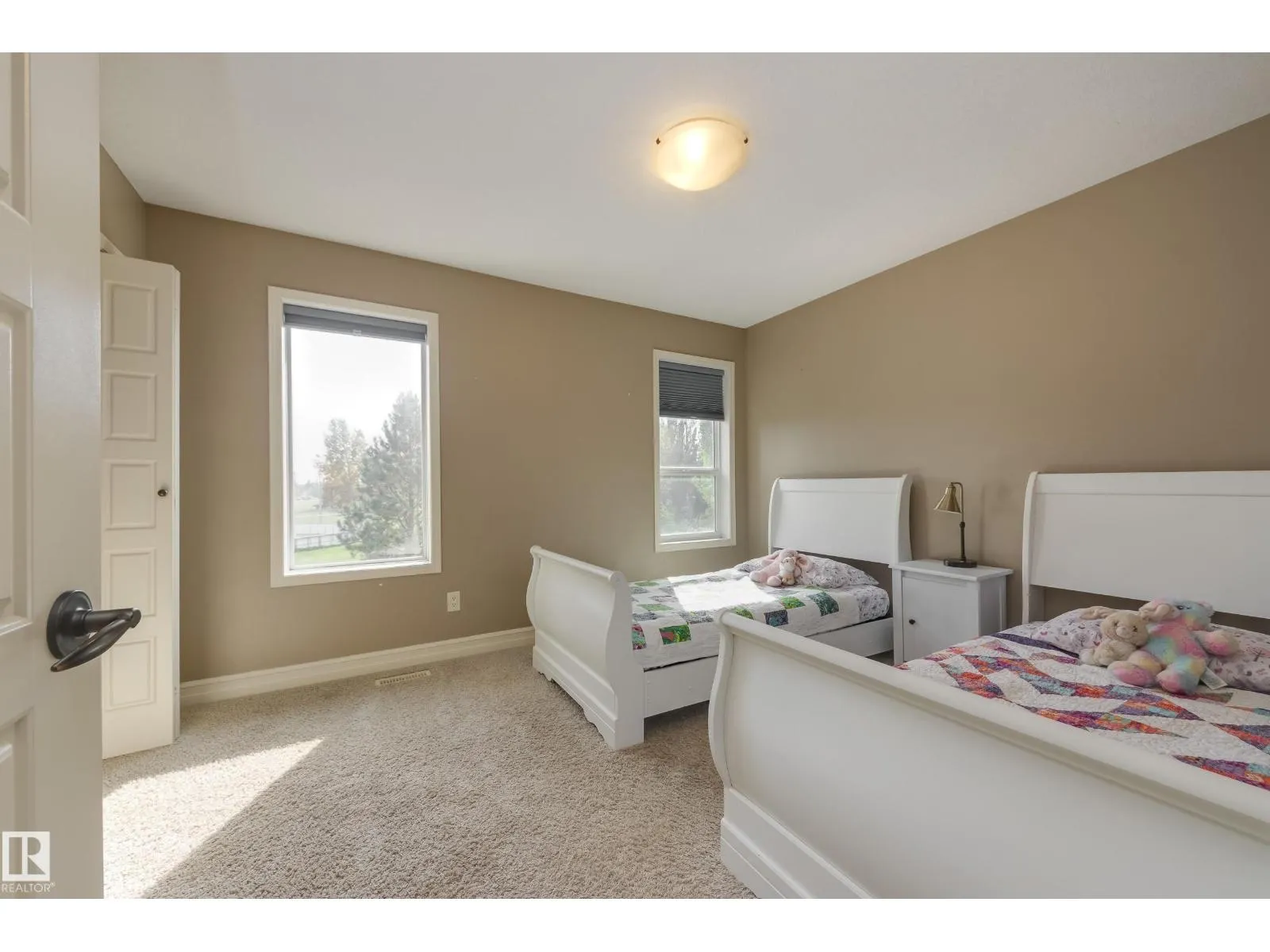 932 PROCTOR WD NW