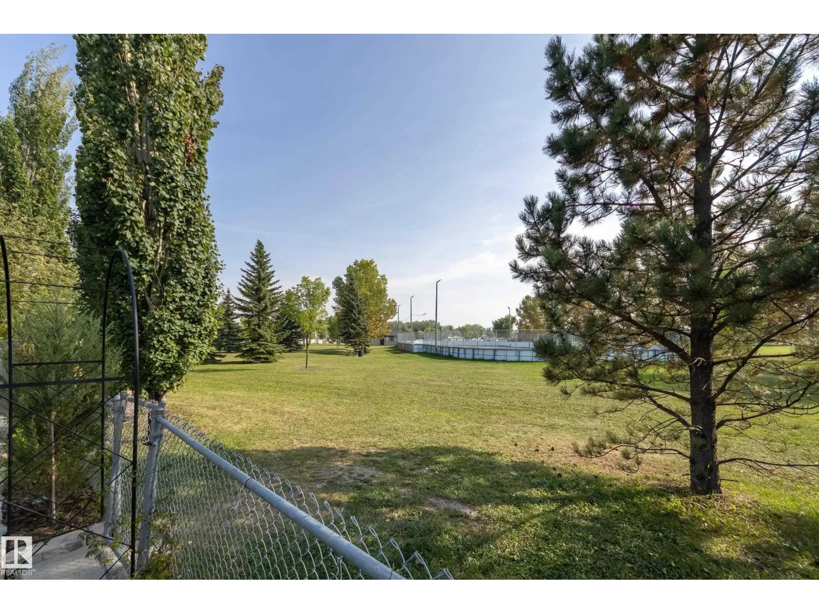 932 PROCTOR WD NW