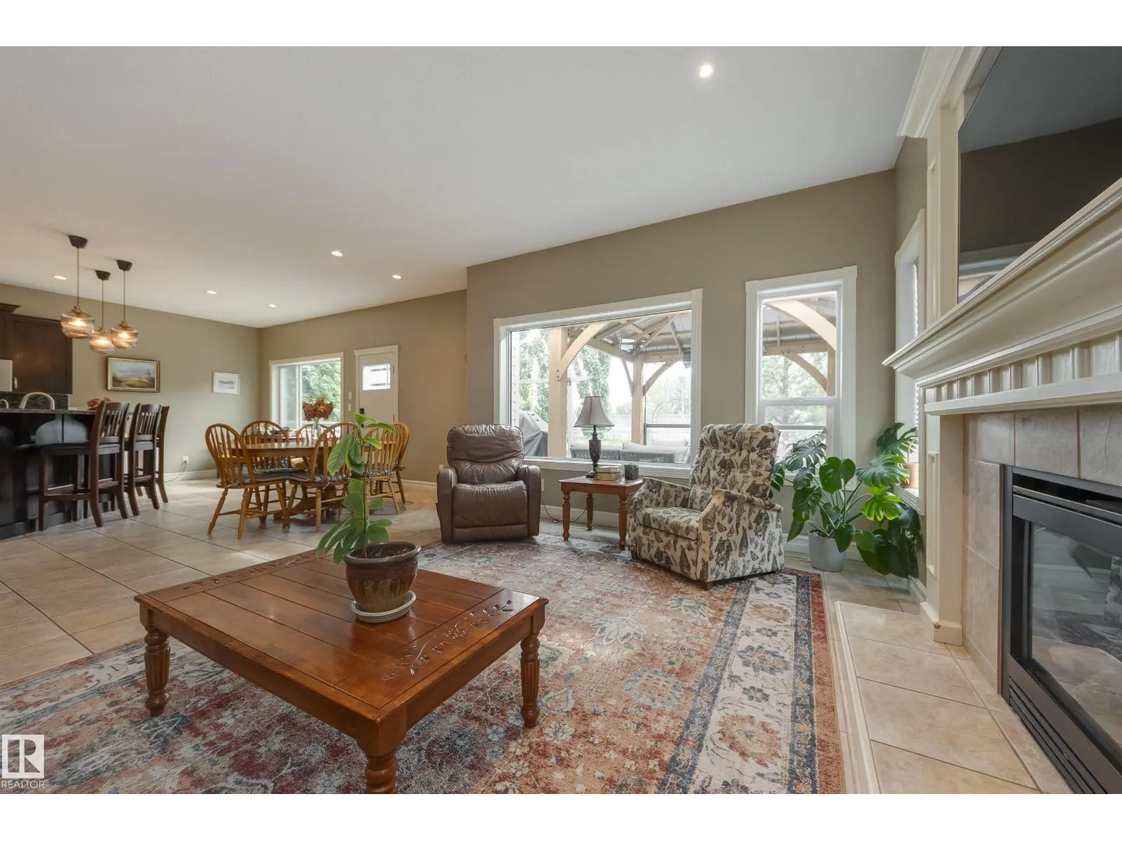 932 PROCTOR WD NW