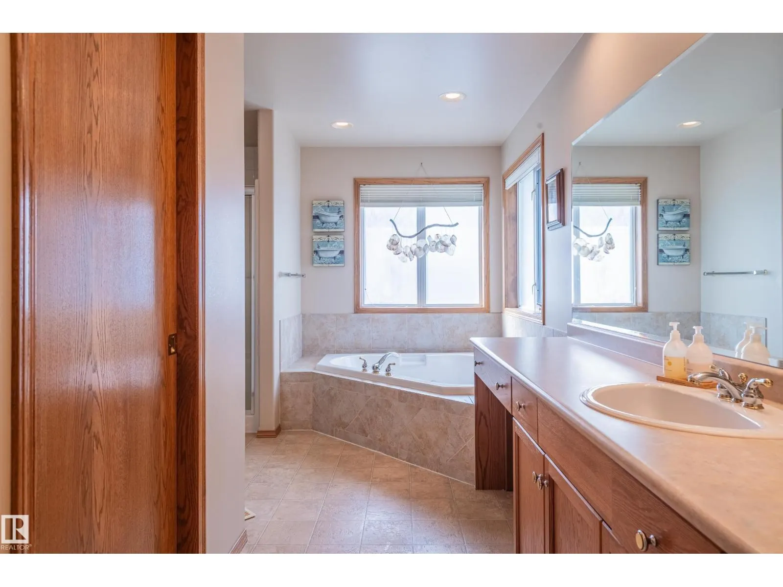 4 BRIARWOOD WY