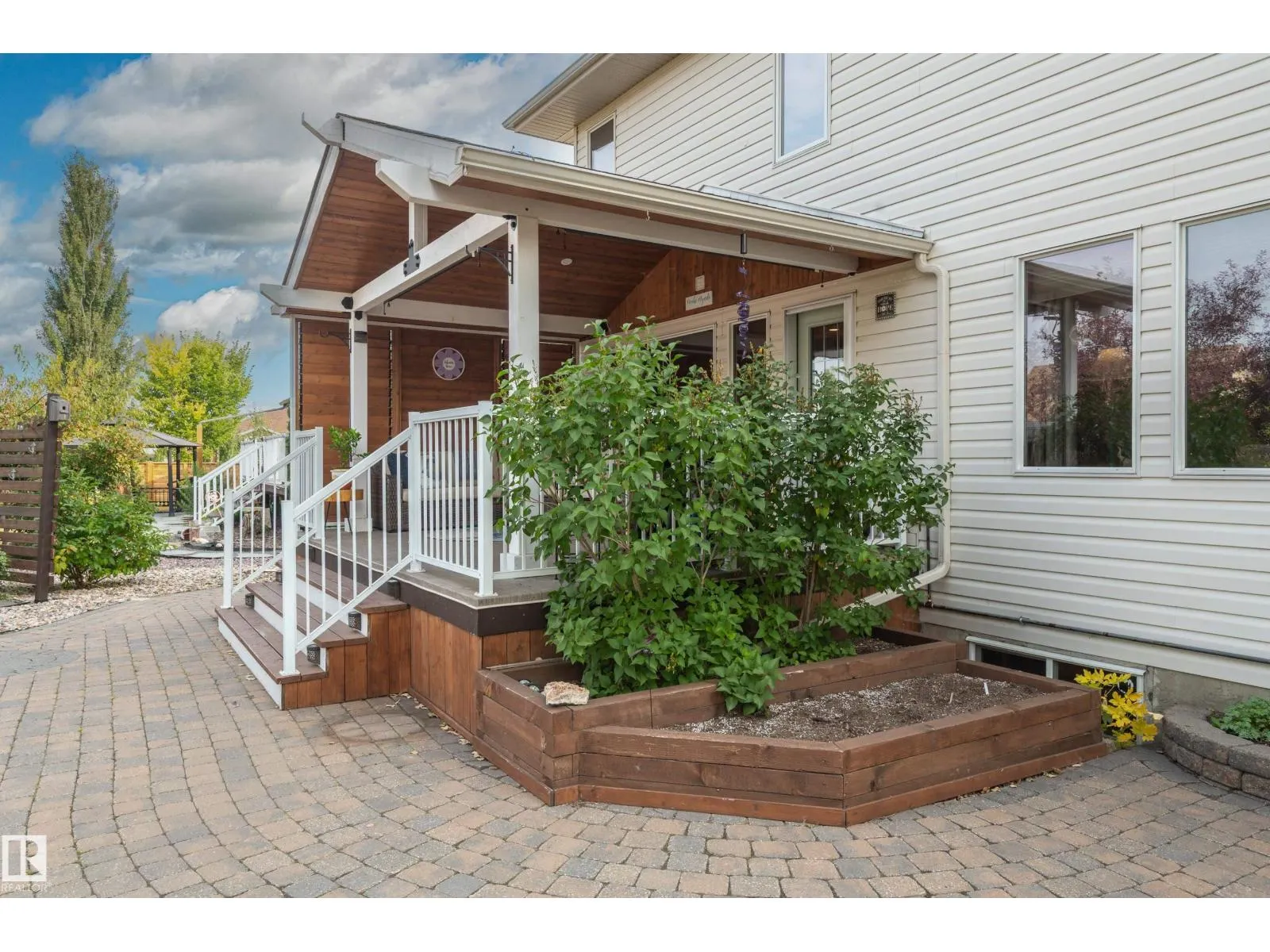 4 BRIARWOOD WY