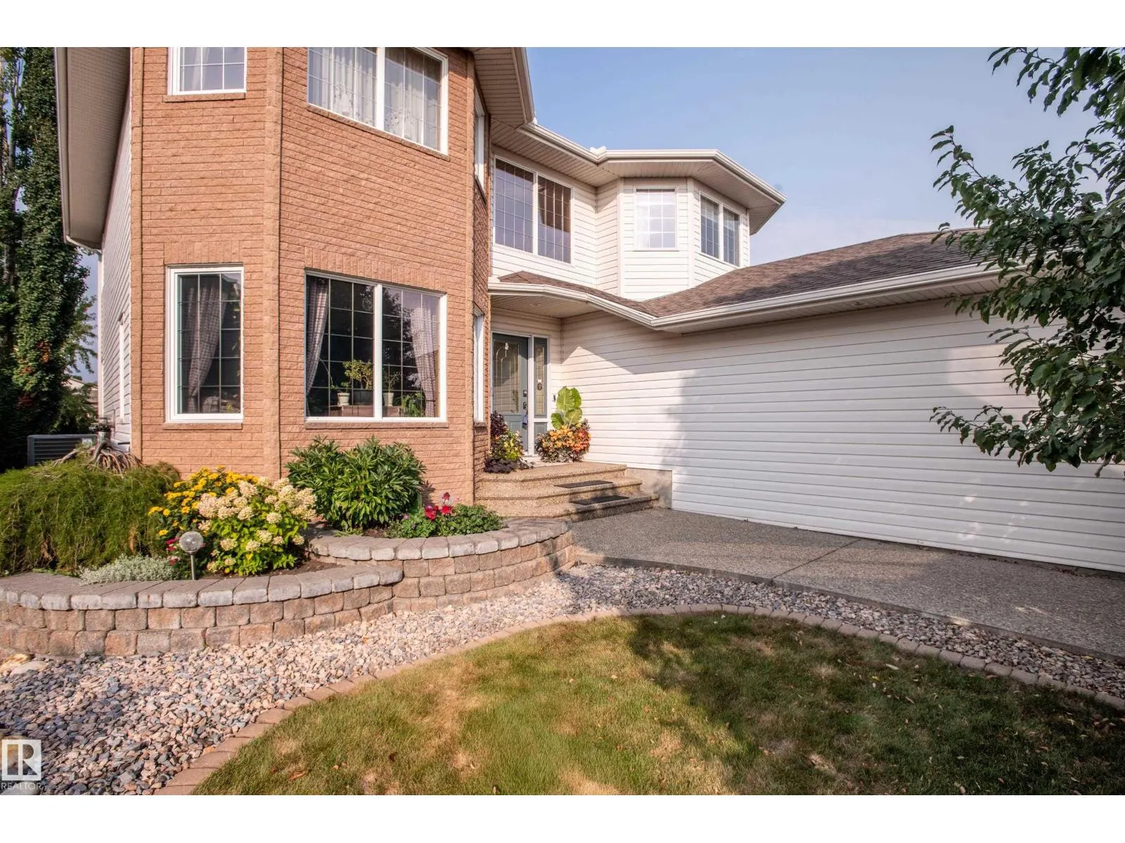 4 BRIARWOOD WY