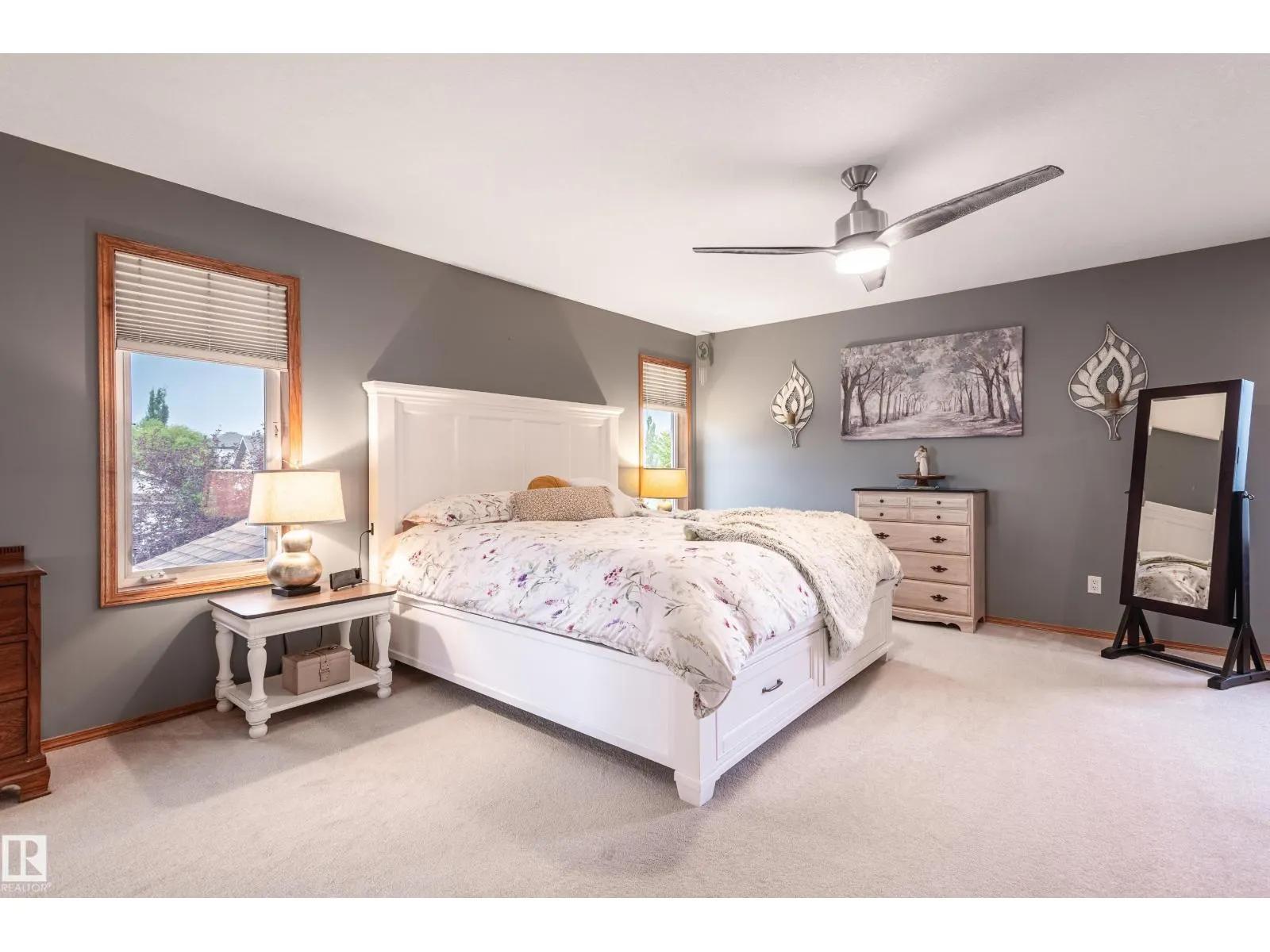 4 BRIARWOOD WY