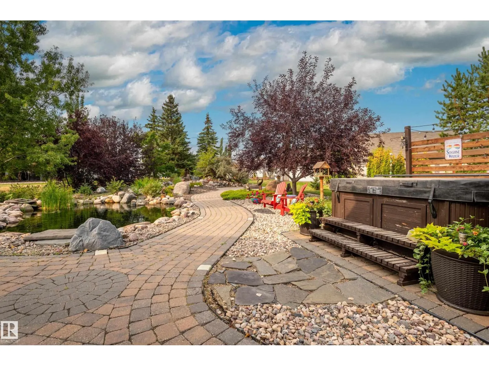 4 BRIARWOOD WY