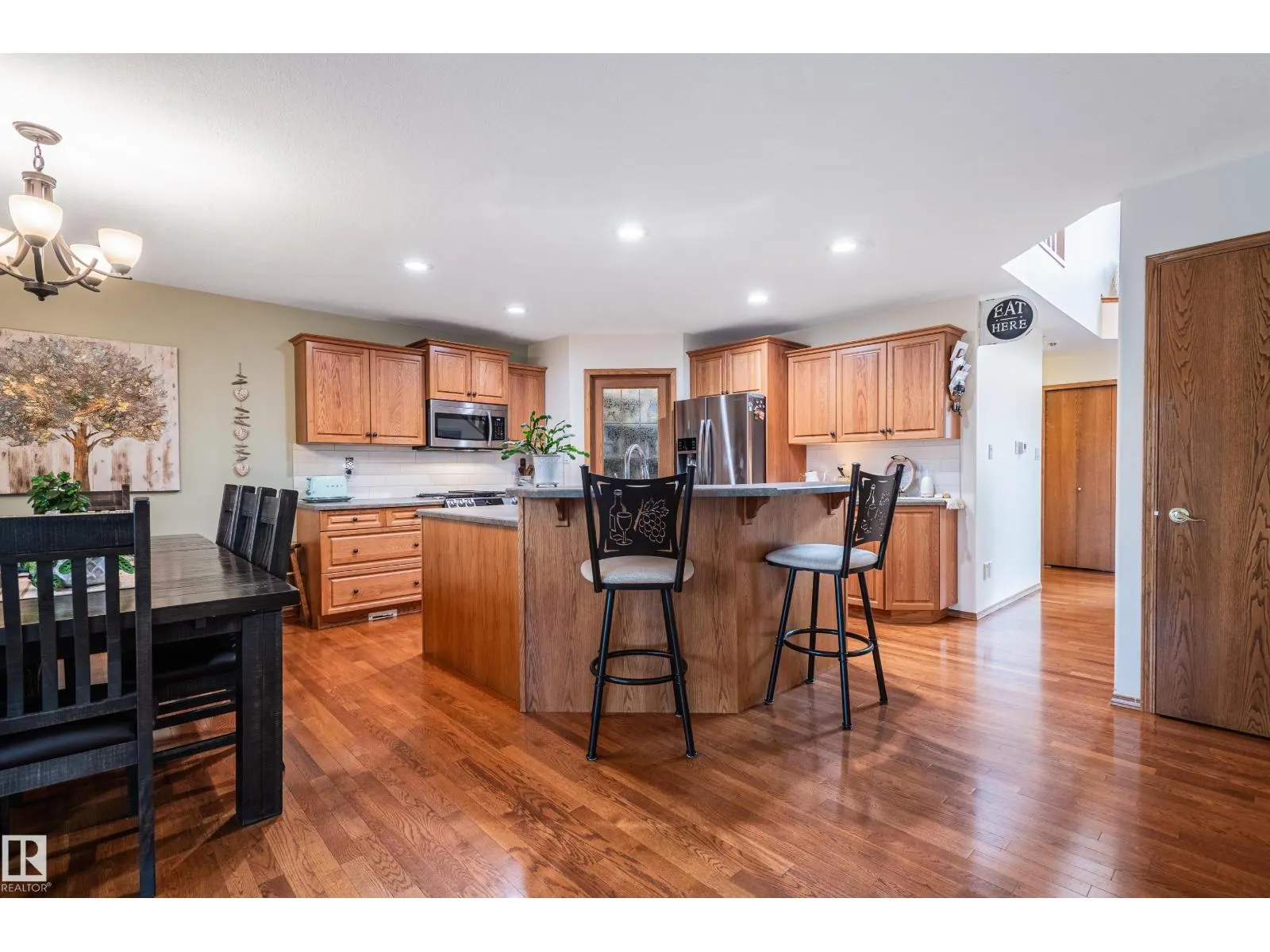 4 BRIARWOOD WY