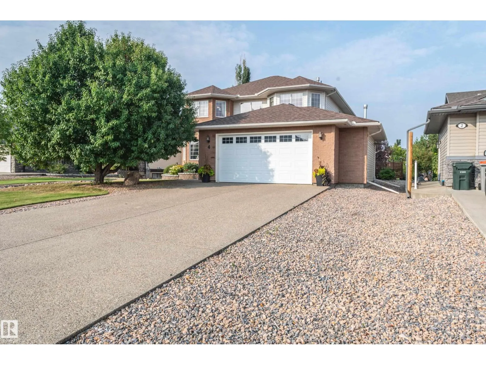 4 BRIARWOOD WY
