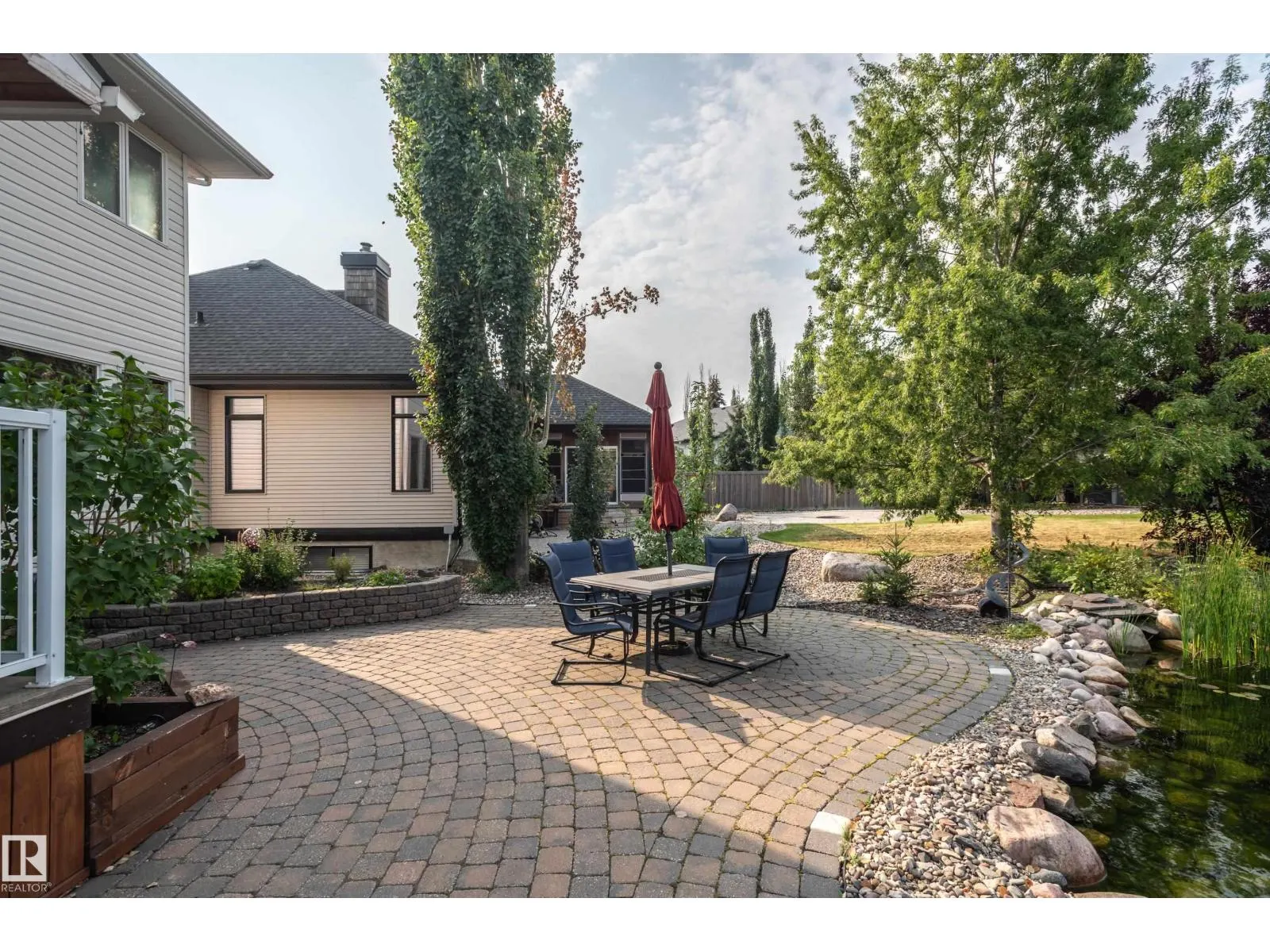 4 BRIARWOOD WY