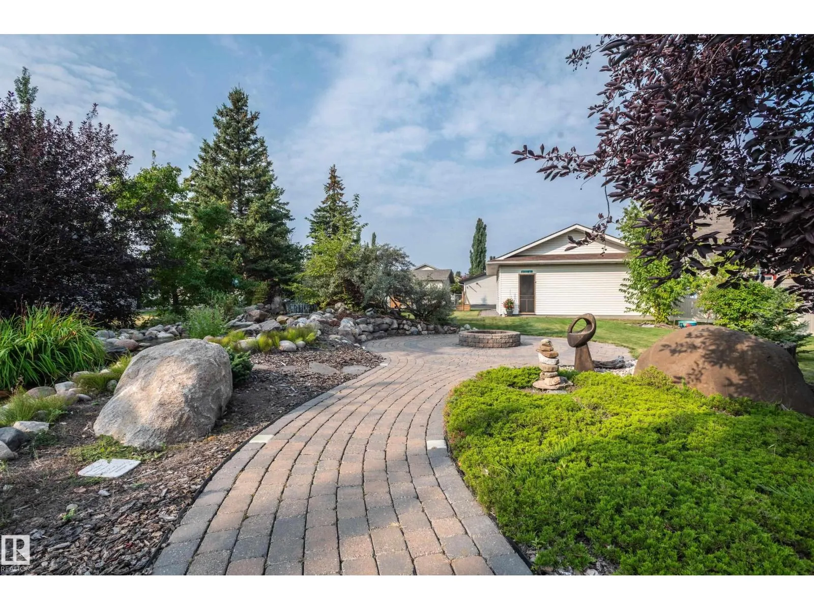 4 BRIARWOOD WY