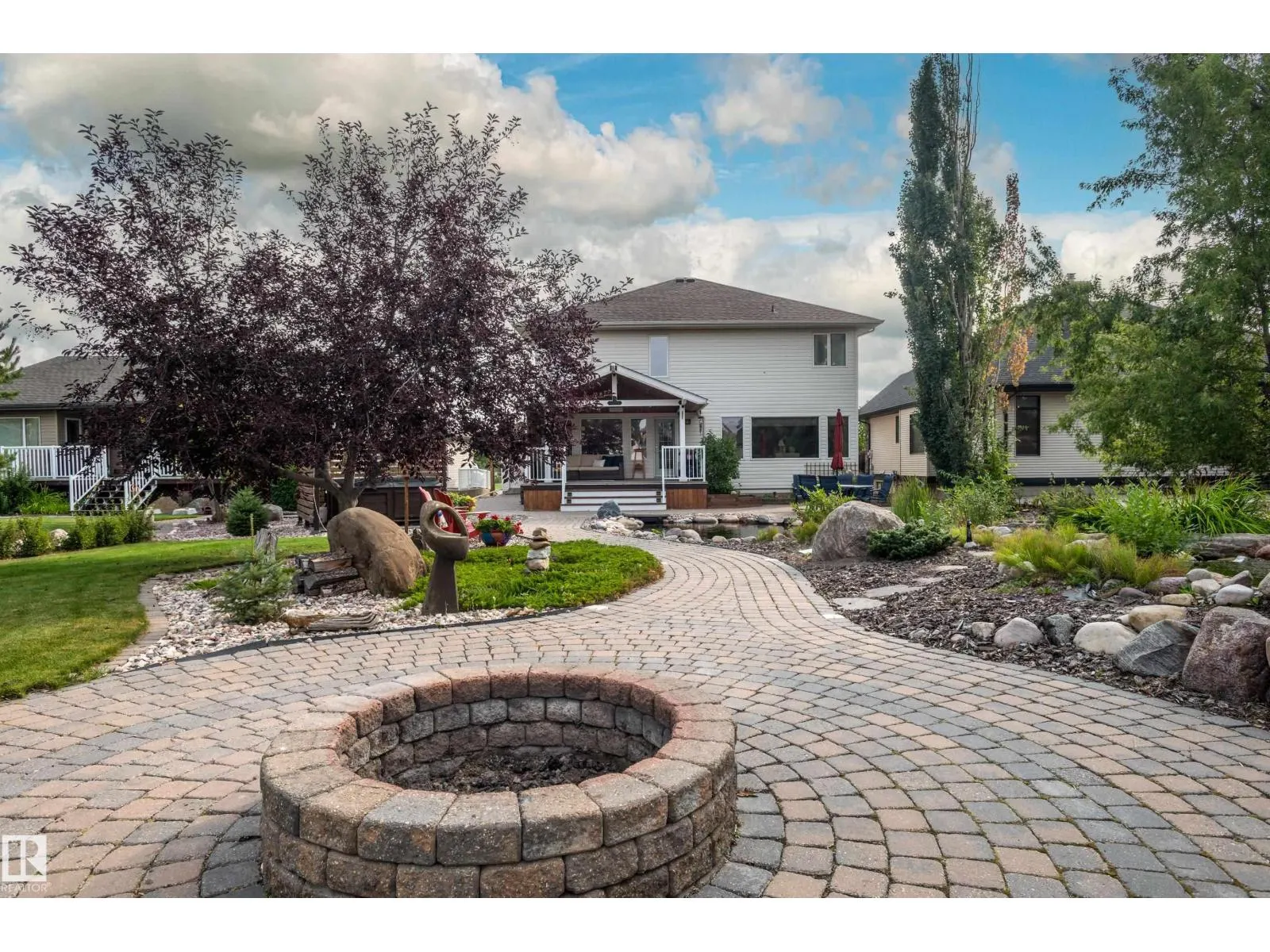 4 BRIARWOOD WY