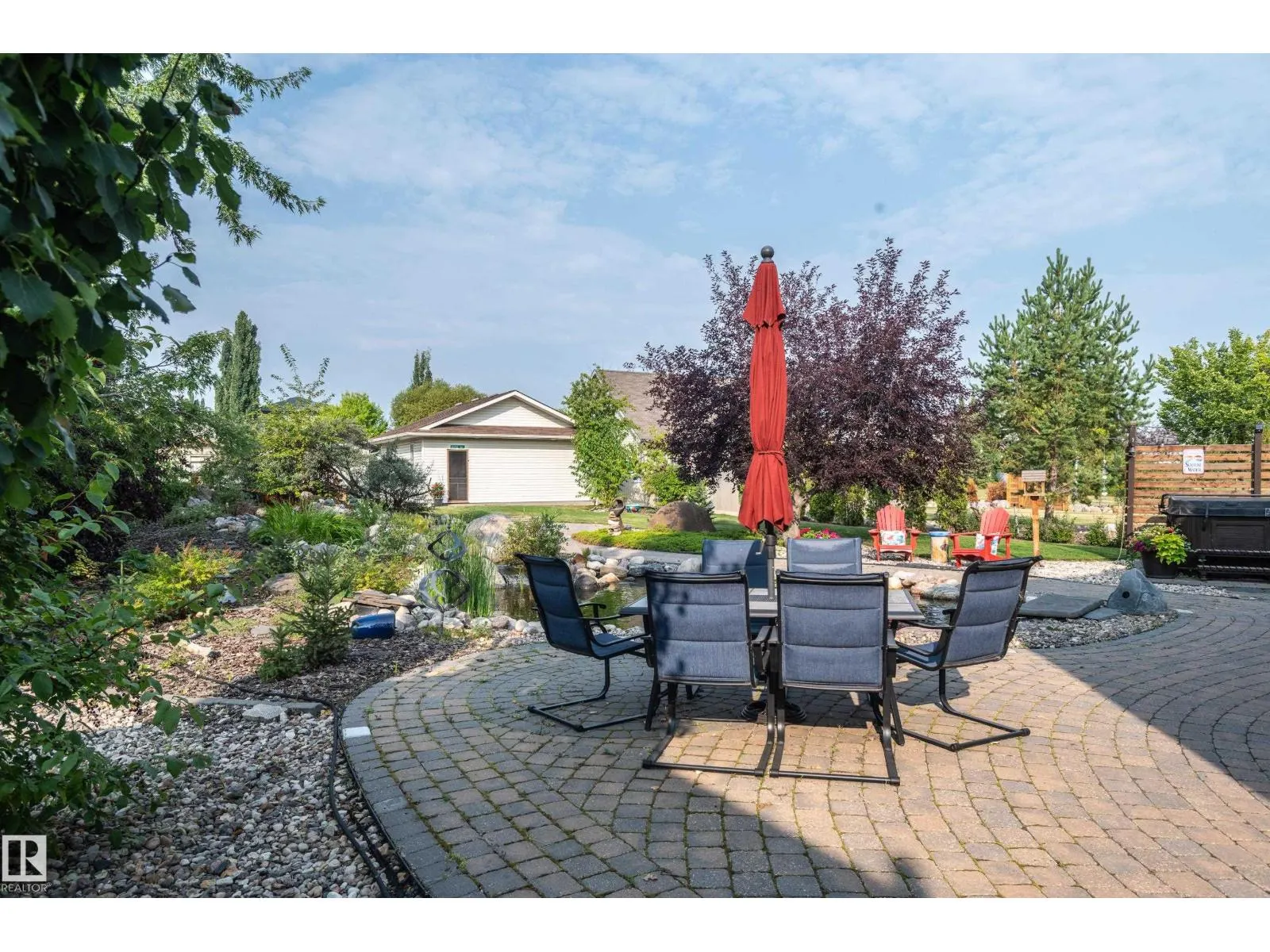 4 BRIARWOOD WY