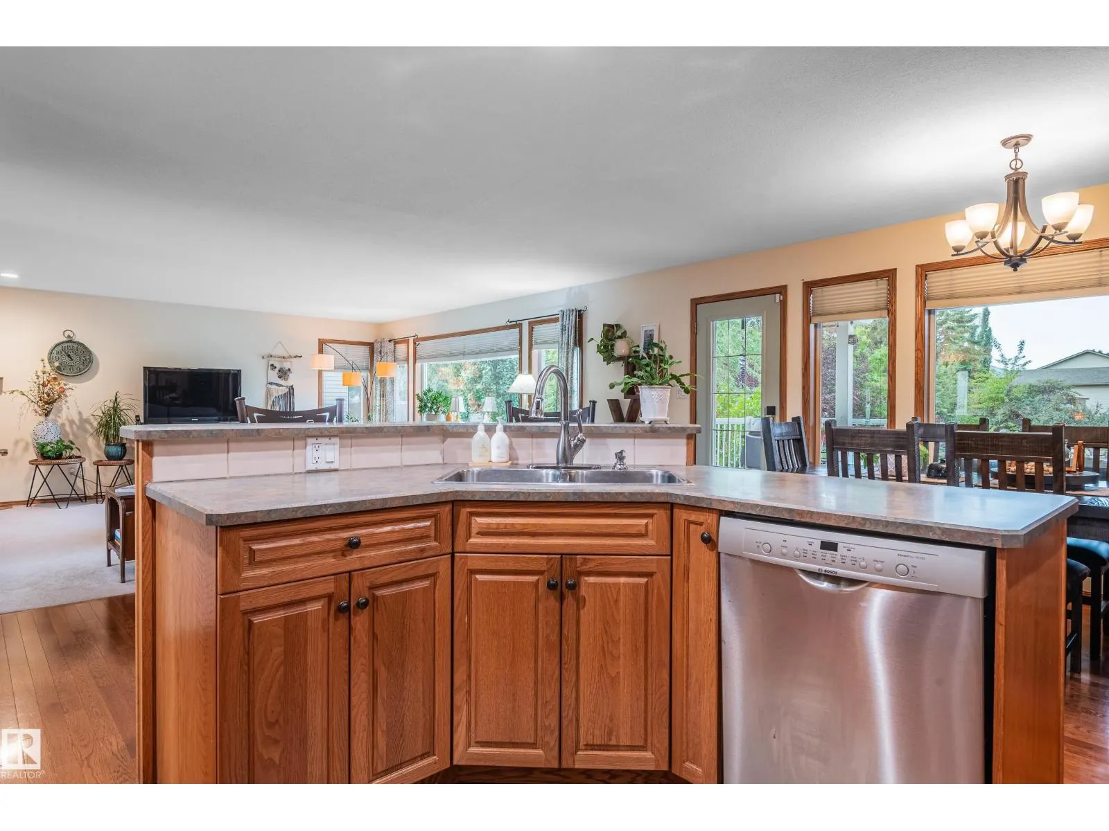4 BRIARWOOD WY