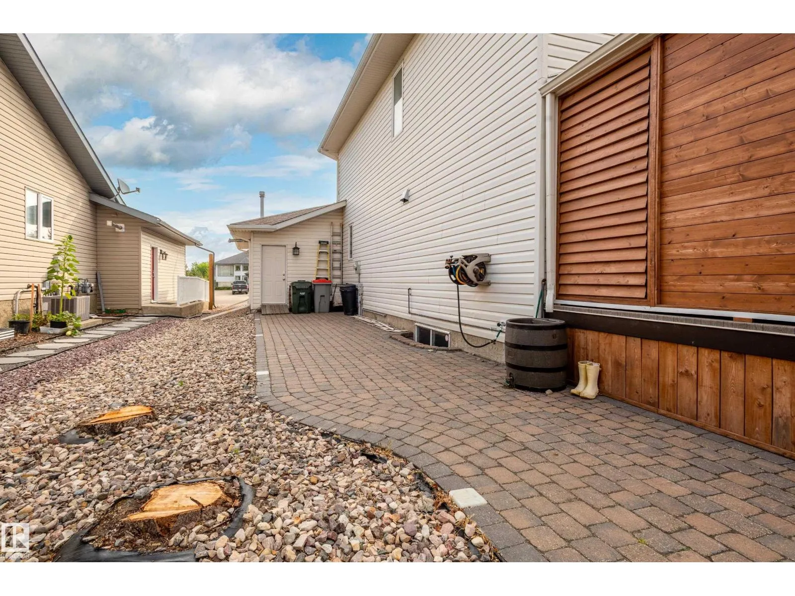 4 BRIARWOOD WY