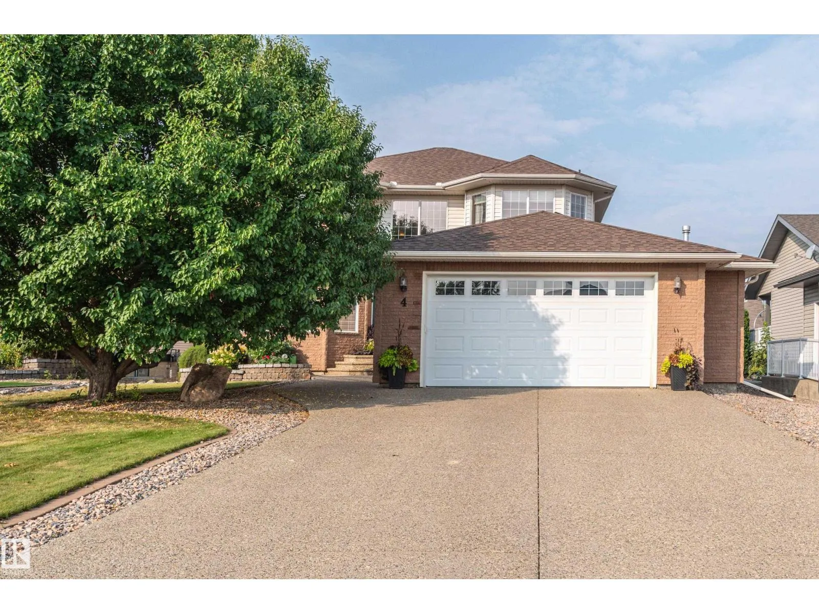 4 BRIARWOOD WY