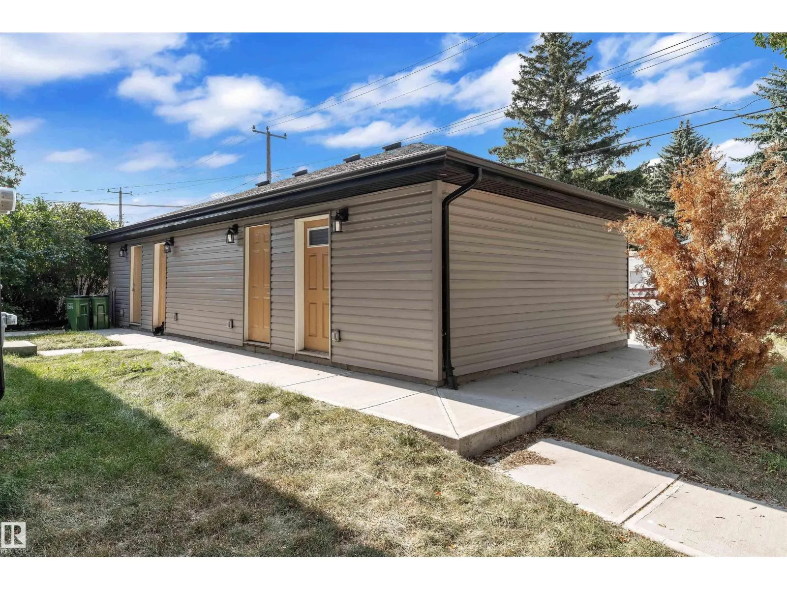 7903 122 AV NW