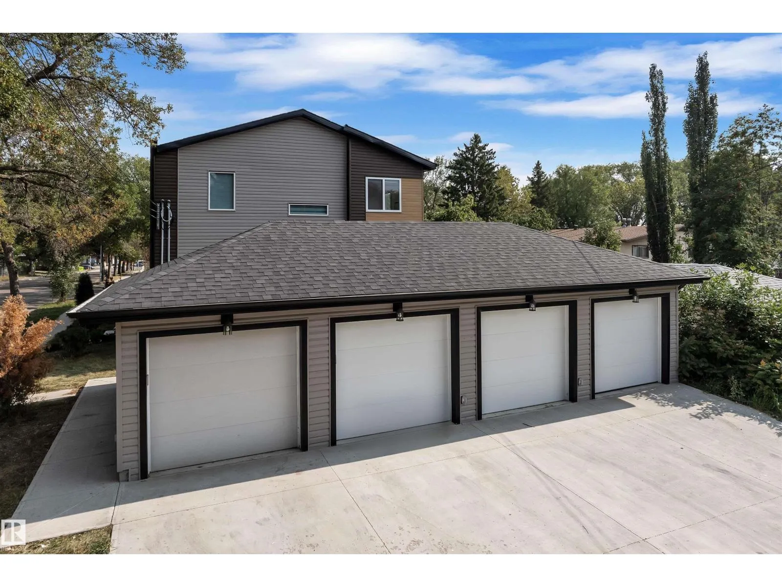 7903 122 AV NW