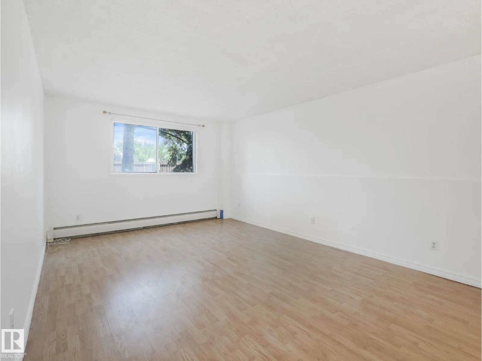 #125 4404 122 ST NW