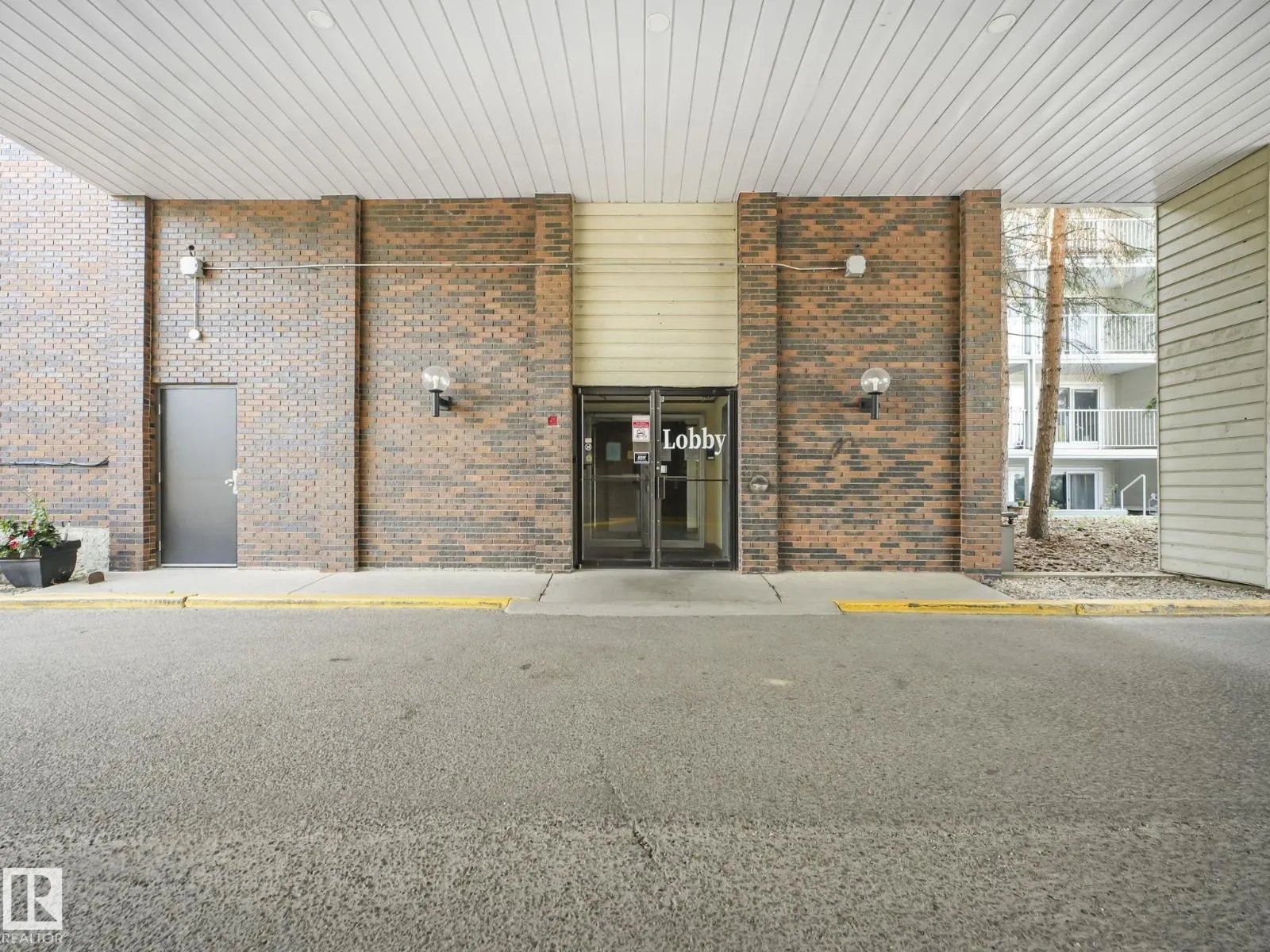 #125 4404 122 ST NW