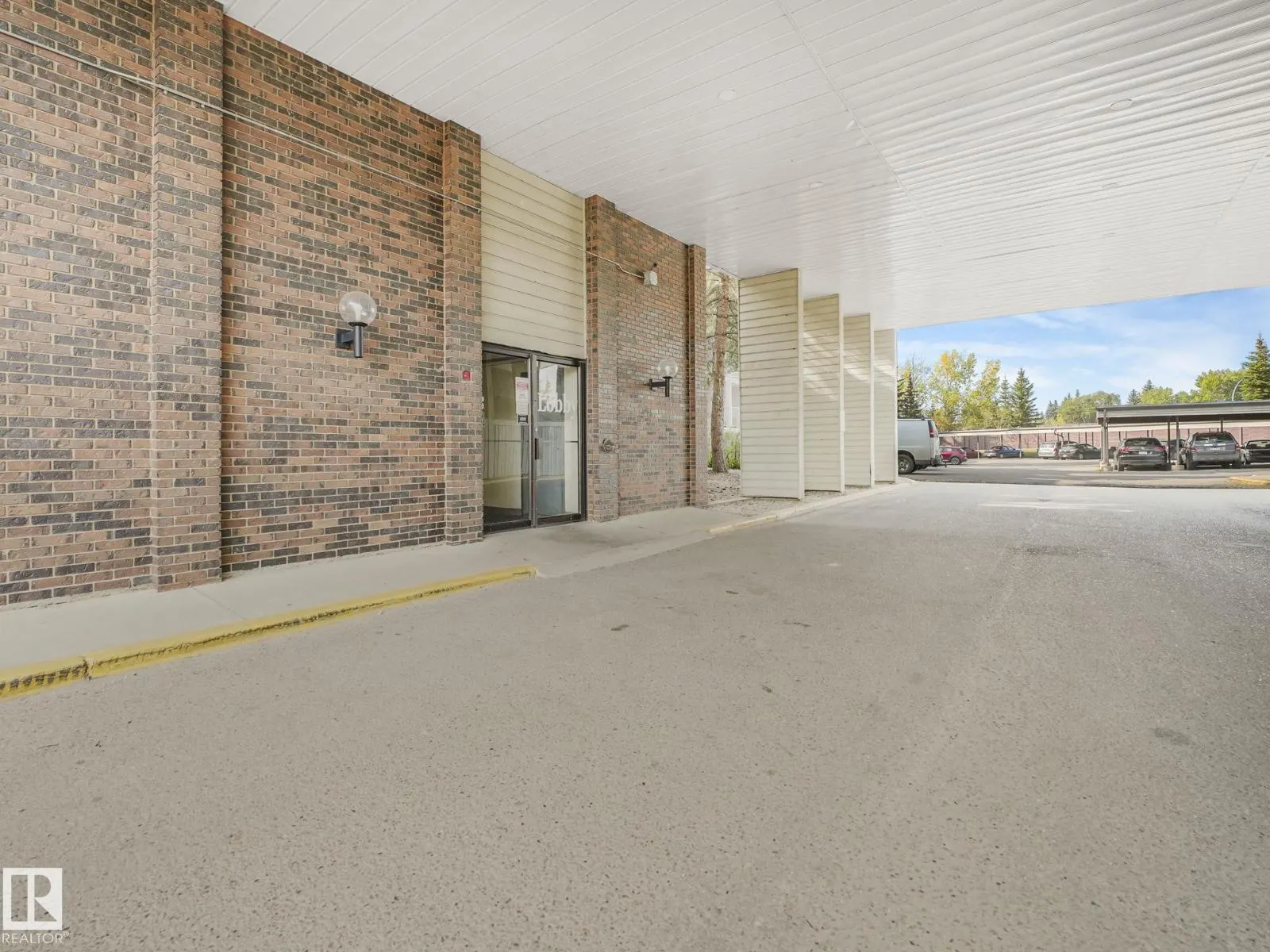 #125 4404 122 ST NW