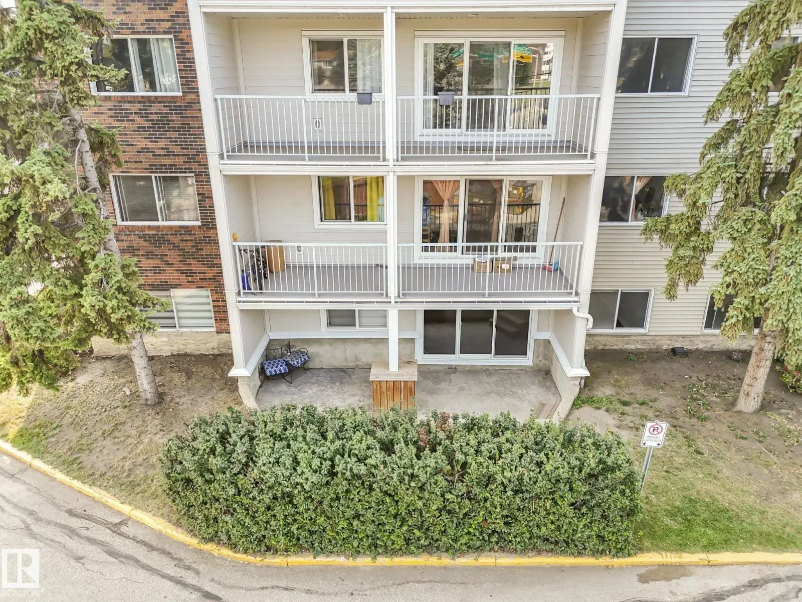 #125 4404 122 ST NW