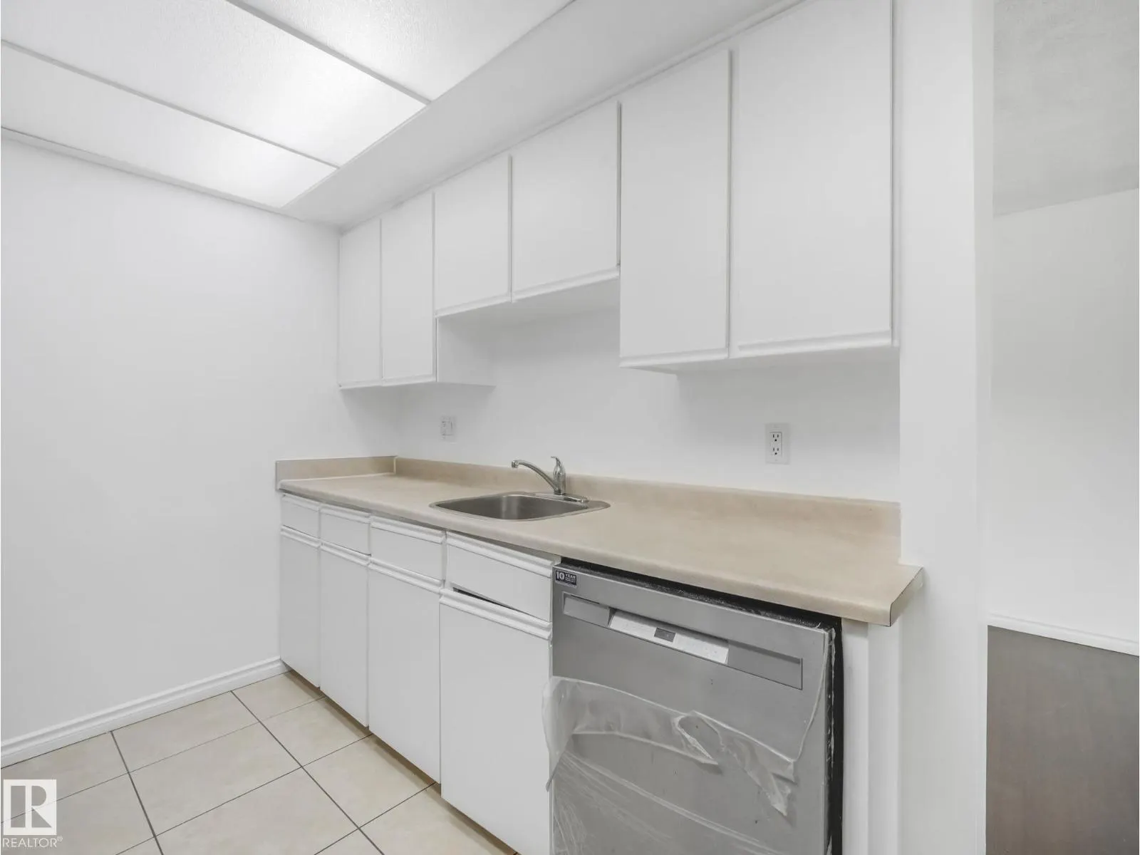 #125 4404 122 ST NW