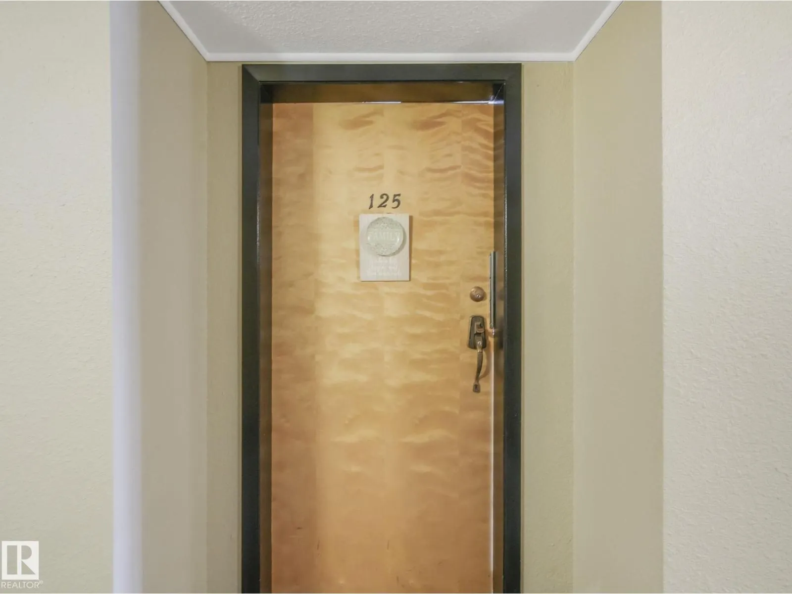 #125 4404 122 ST NW