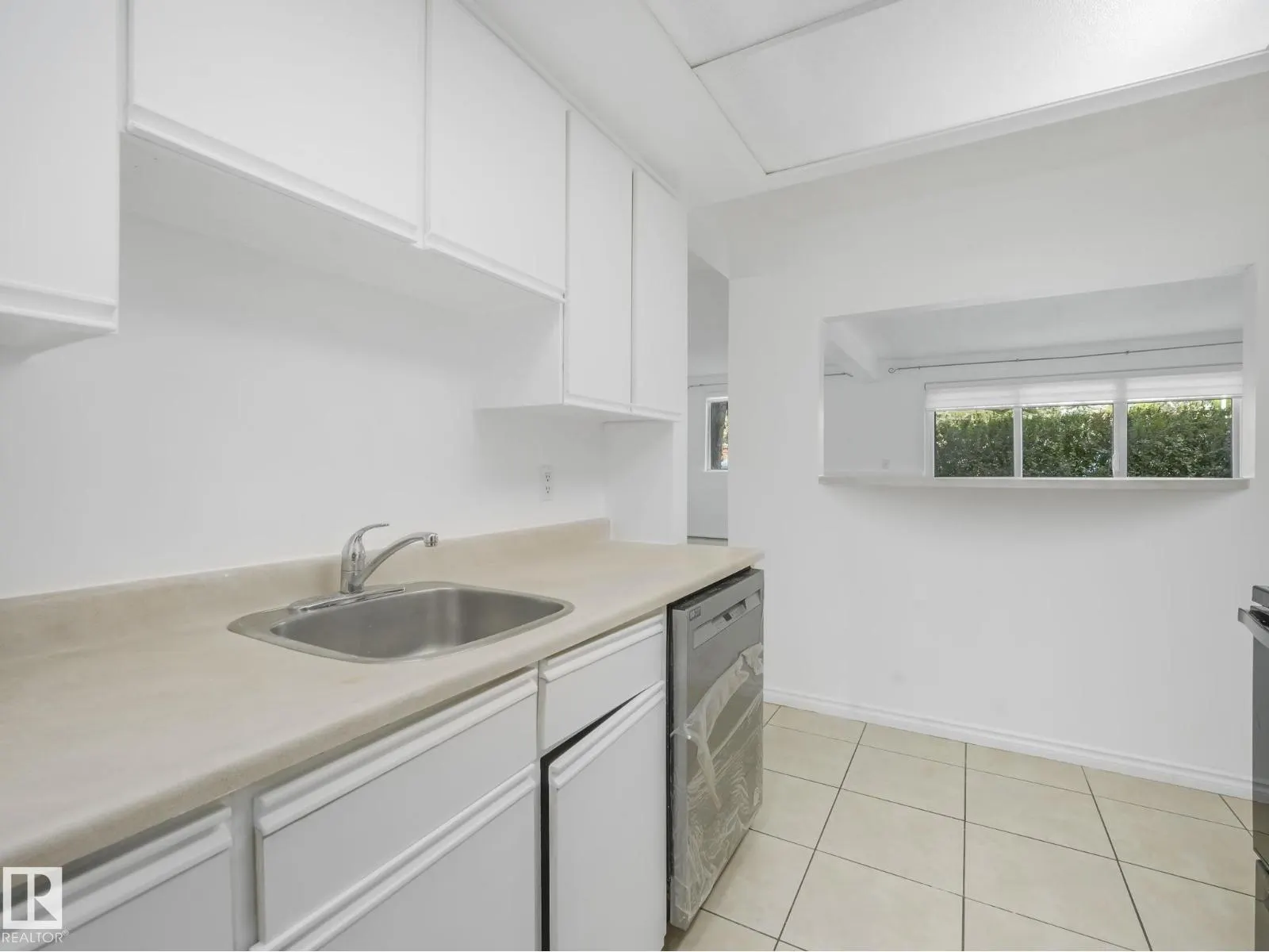 #125 4404 122 ST NW