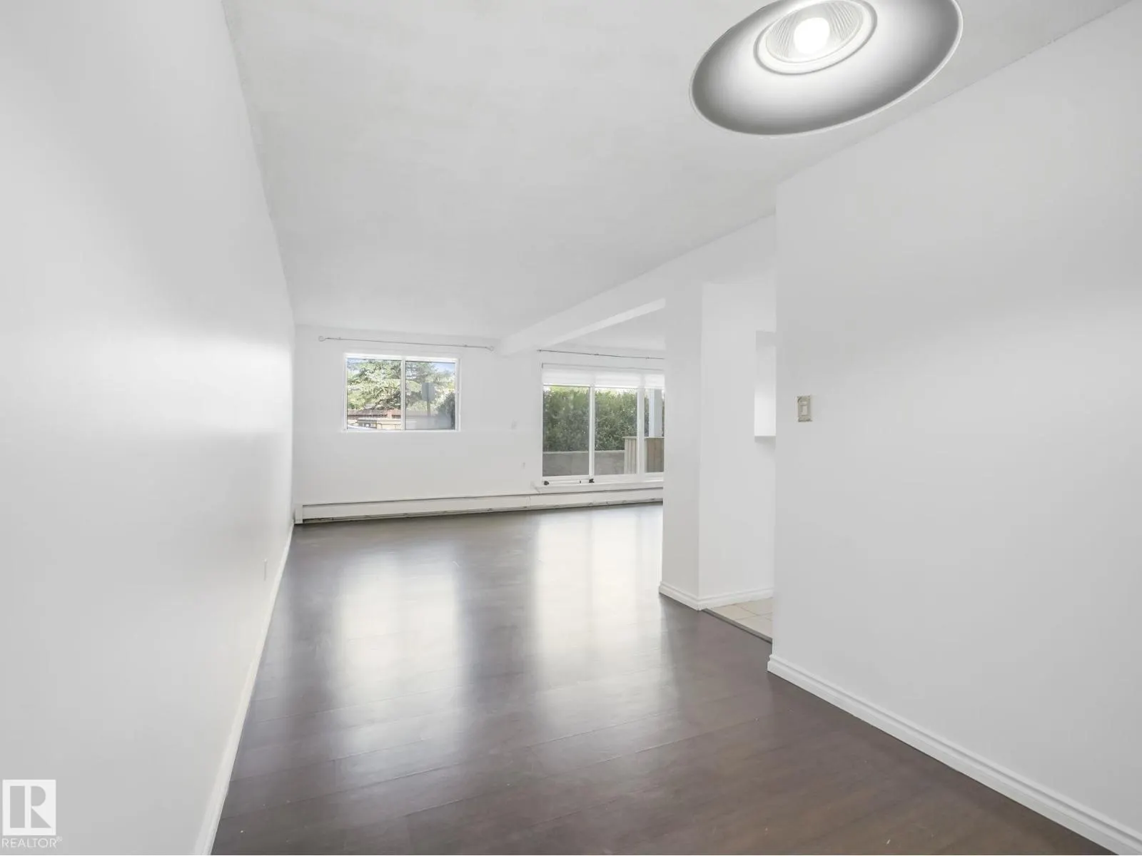 #125 4404 122 ST NW