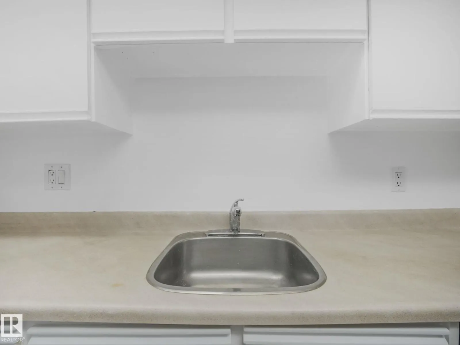 #125 4404 122 ST NW