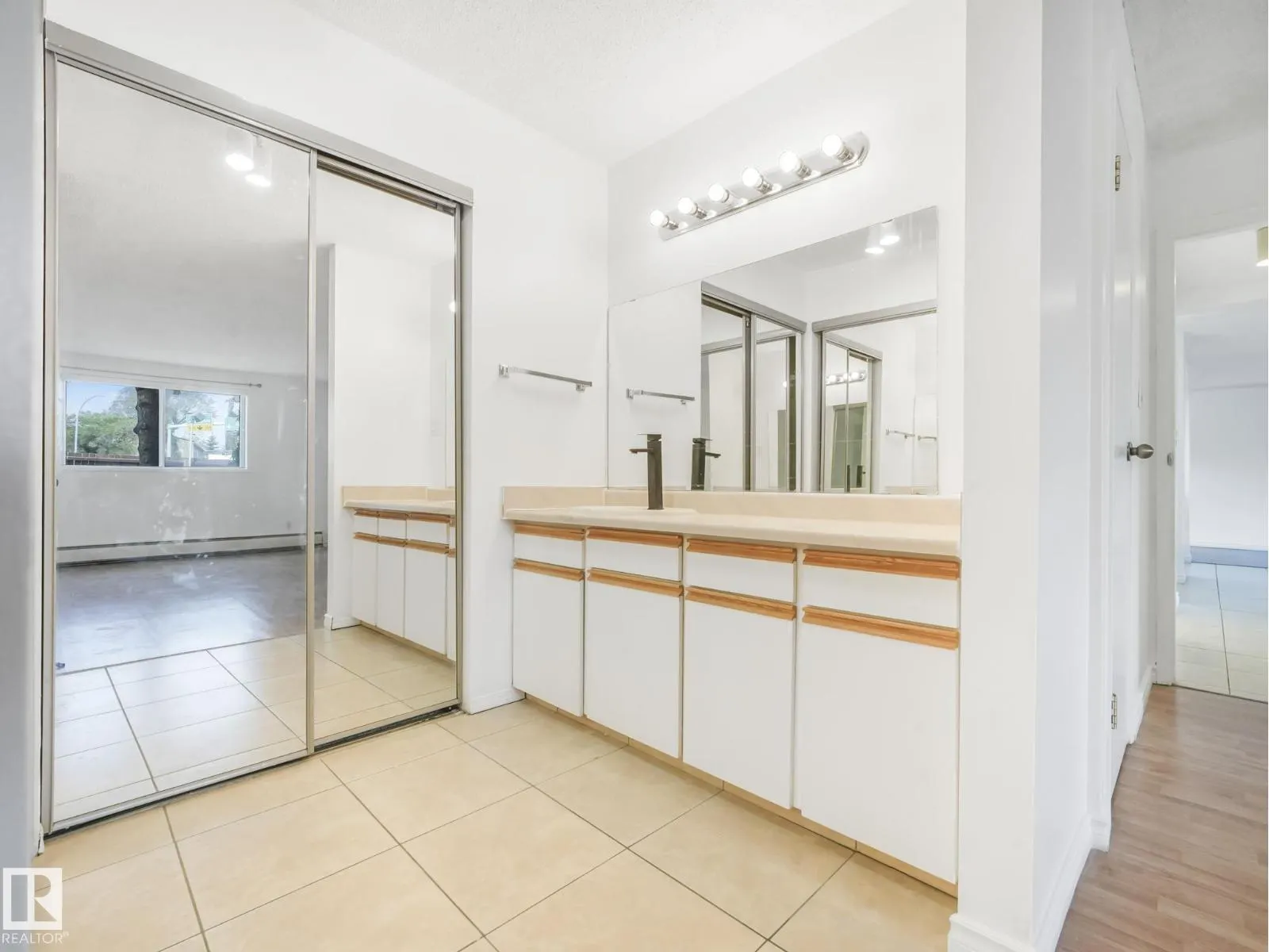 #125 4404 122 ST NW