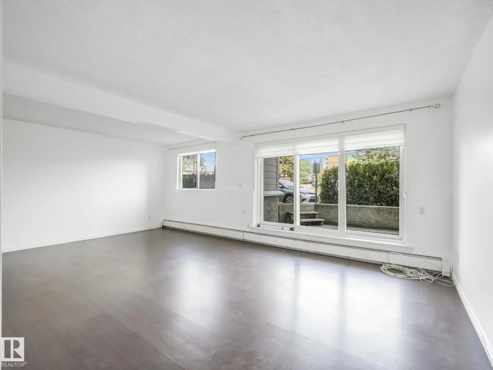 #125 4404 122 ST NW