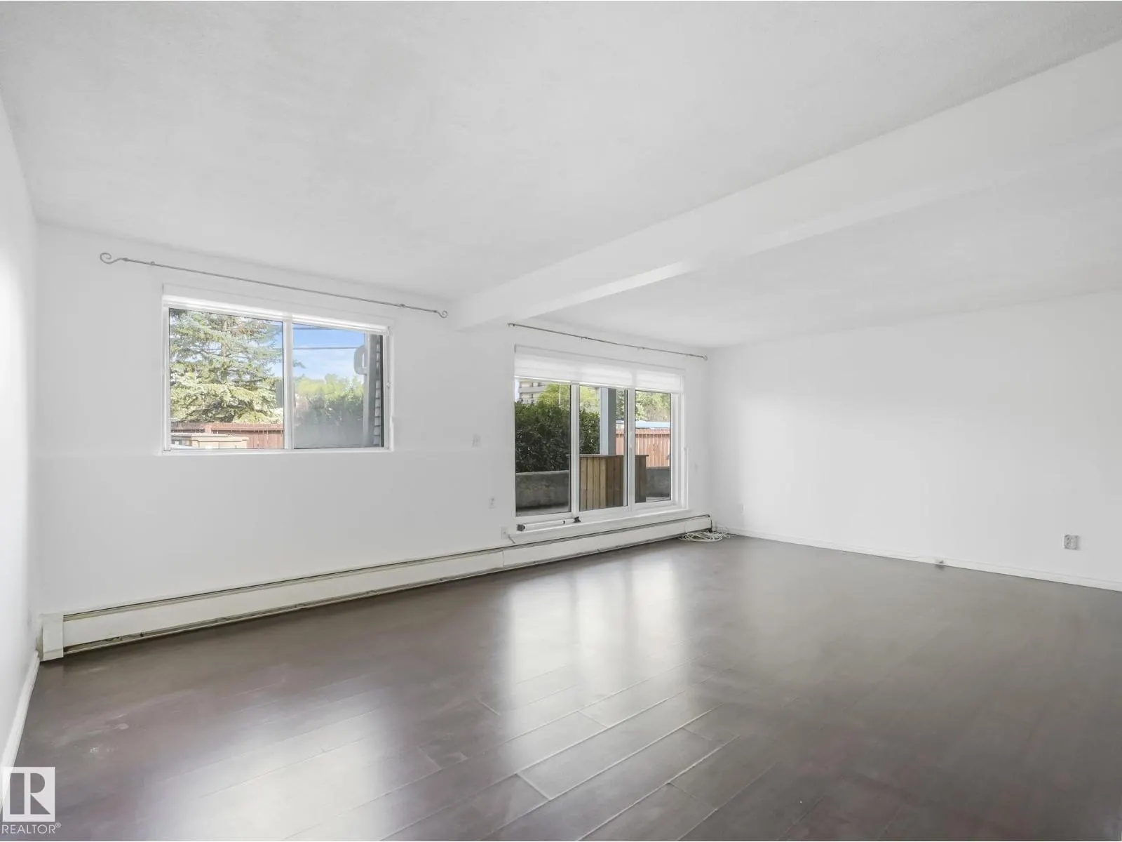 #125 4404 122 ST NW