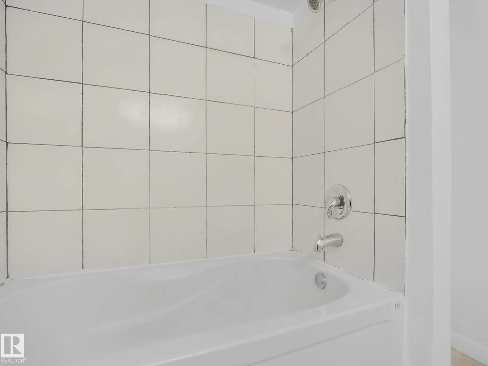 #125 4404 122 ST NW