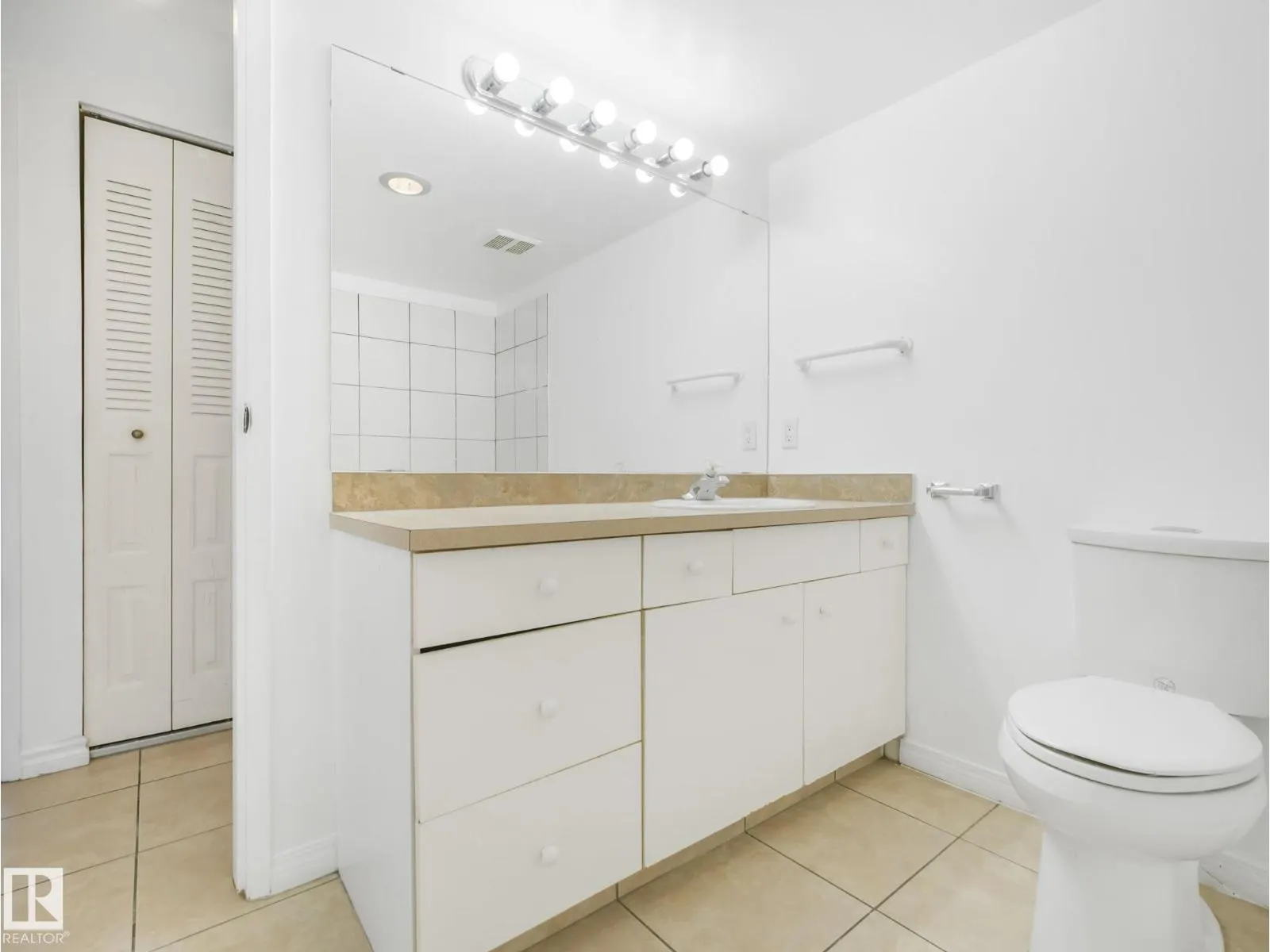 #125 4404 122 ST NW