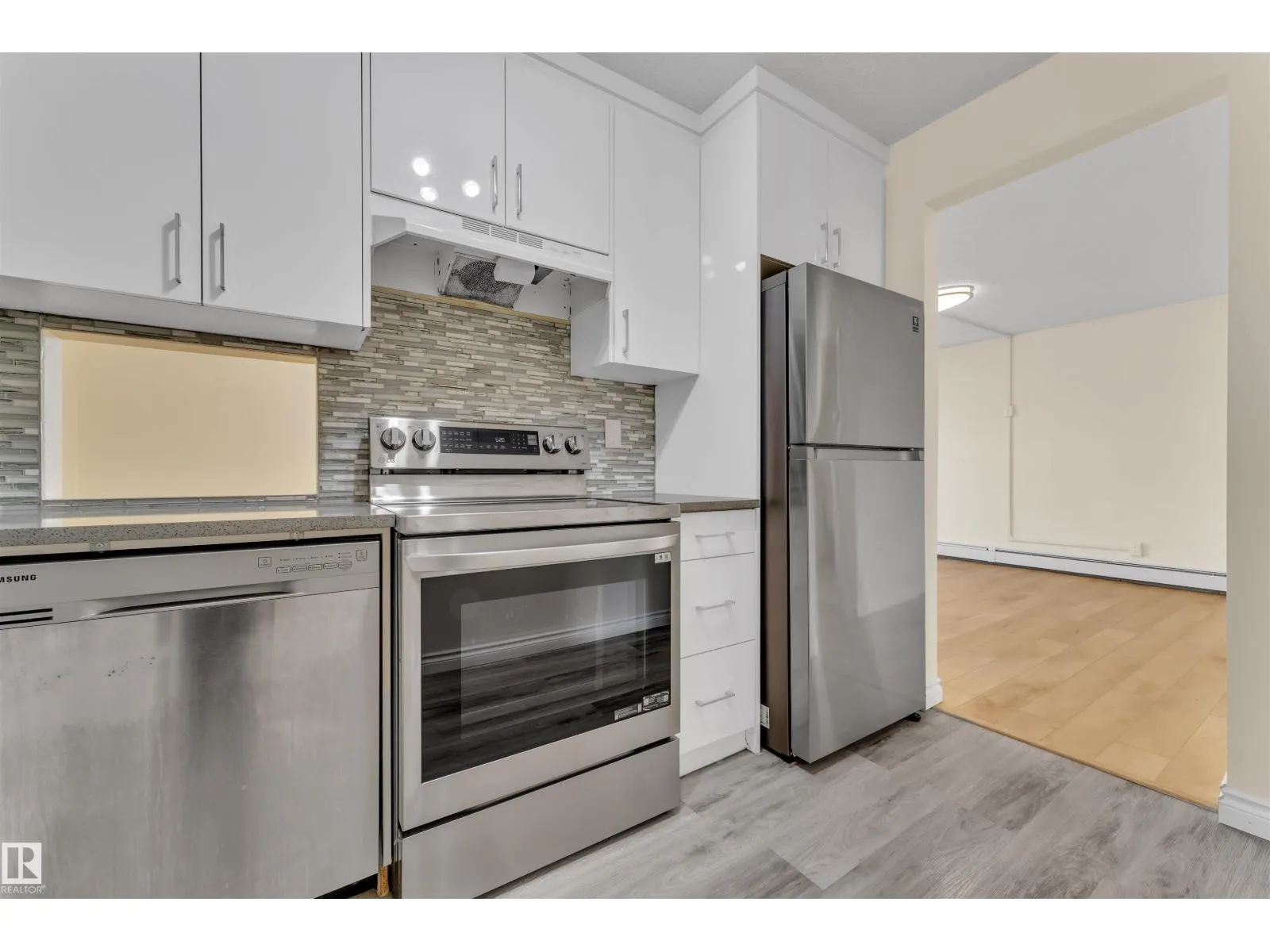 #5 3855 76 ST NW
