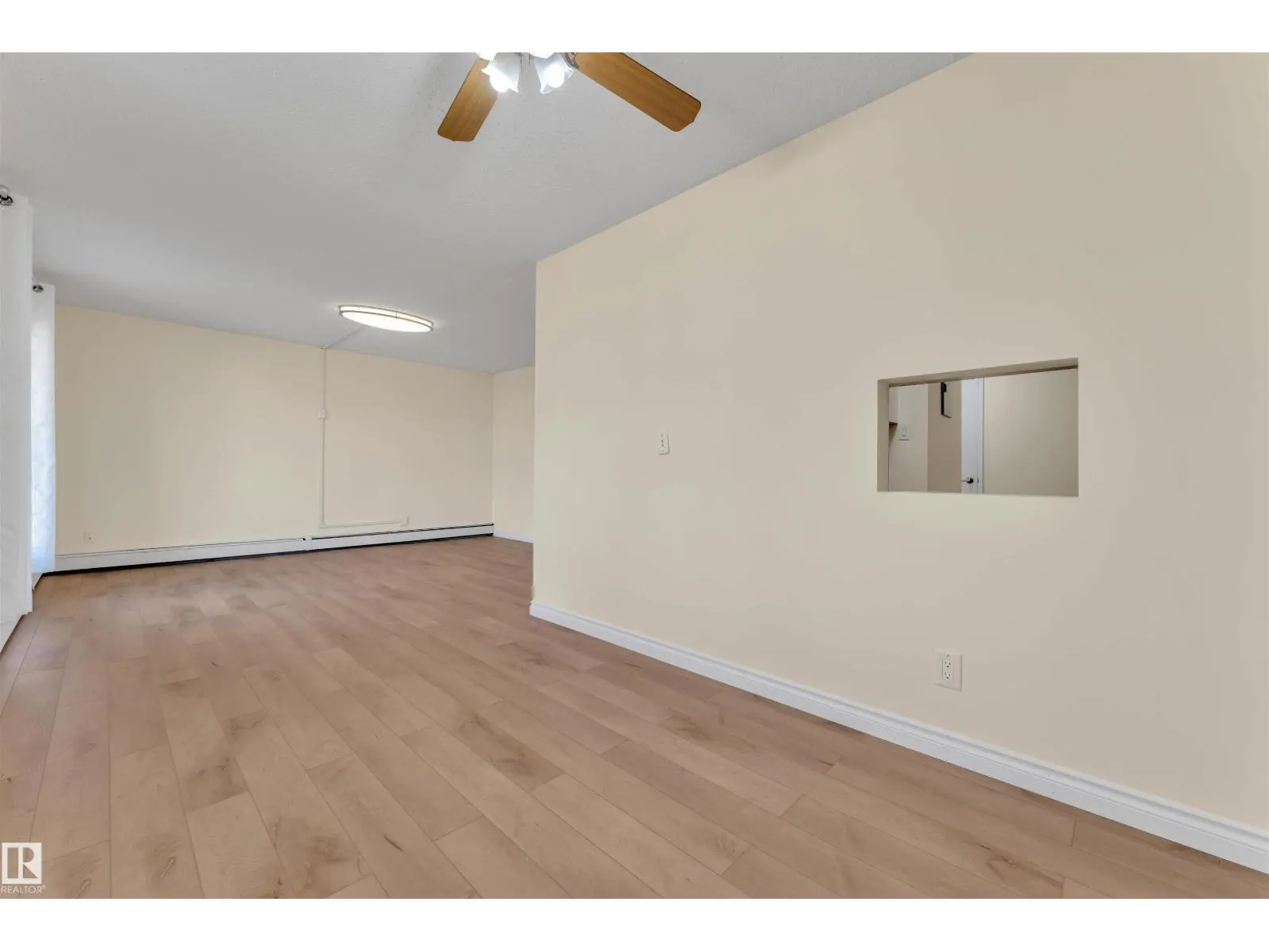 #5 3855 76 ST NW