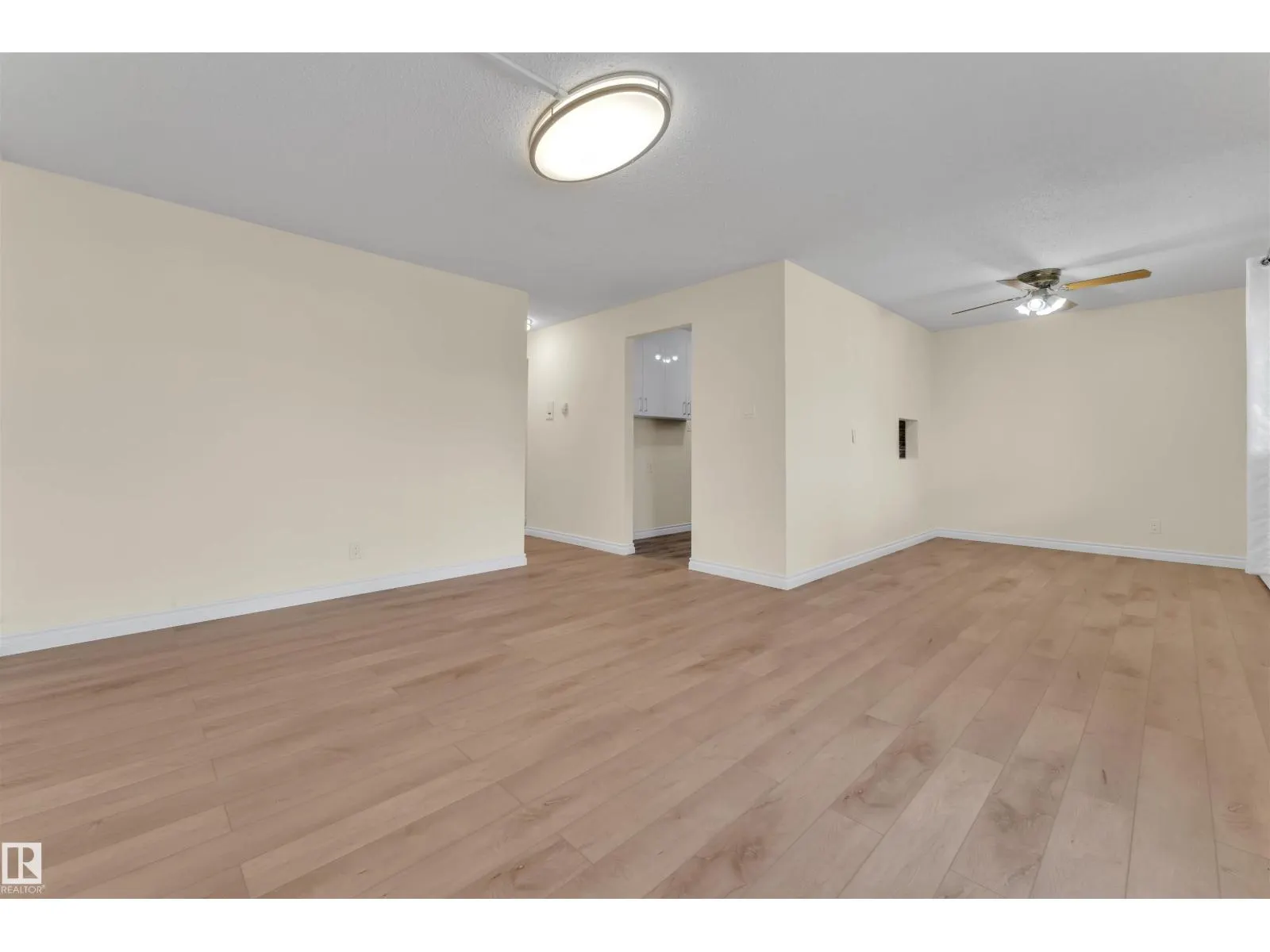 #5 3855 76 ST NW