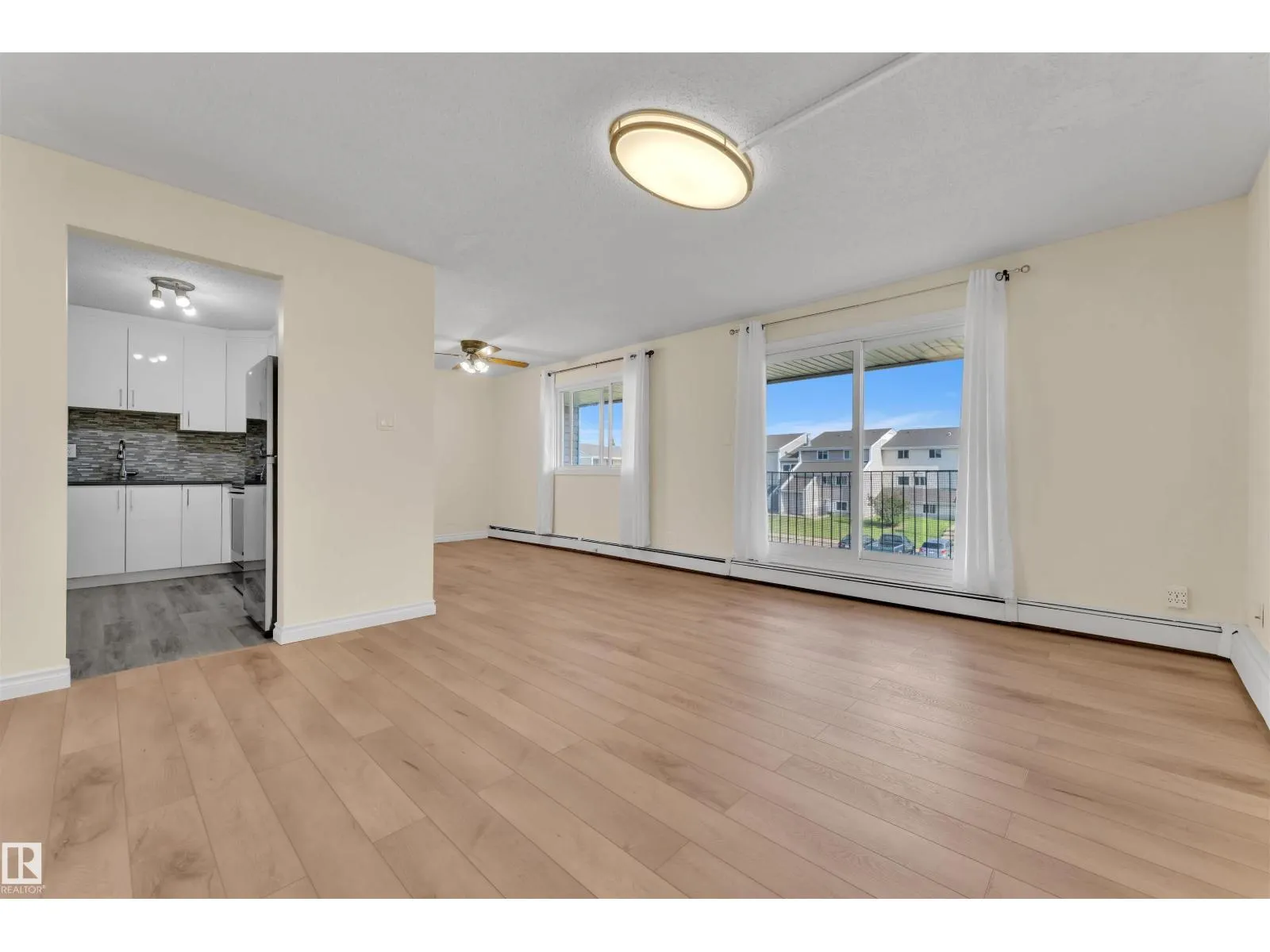 #5 3855 76 ST NW