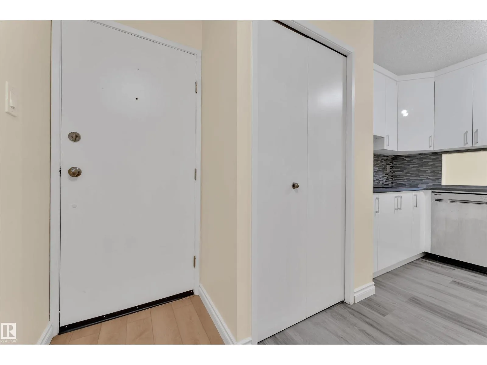 #5 3855 76 ST NW