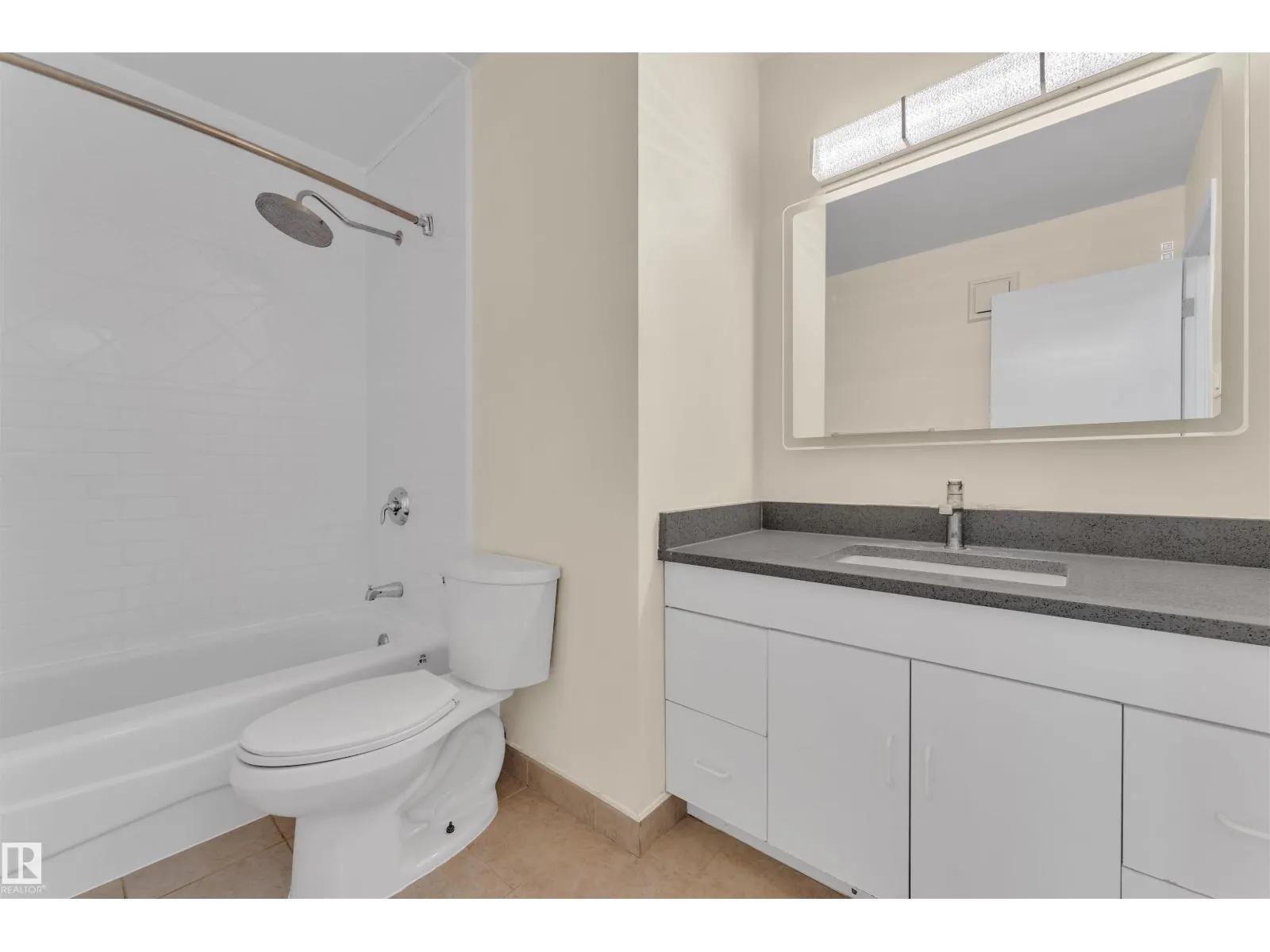 #5 3855 76 ST NW