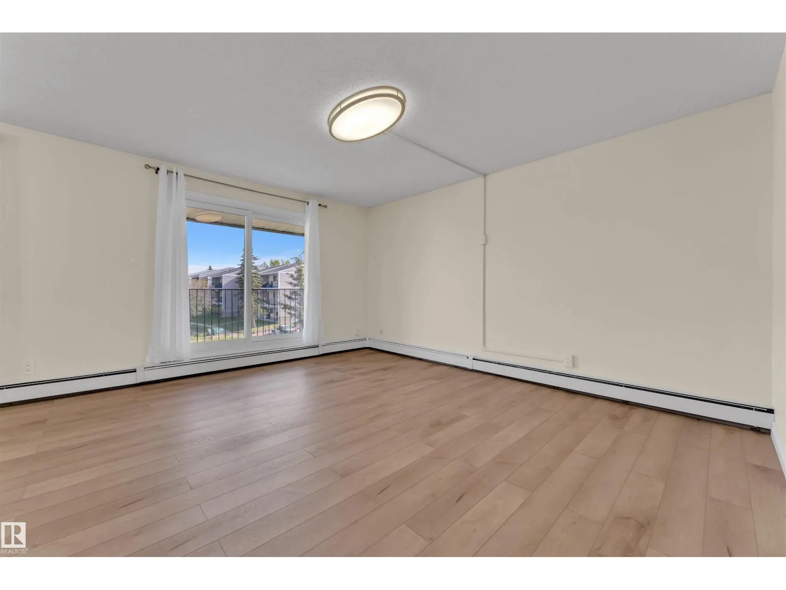 #5 3855 76 ST NW