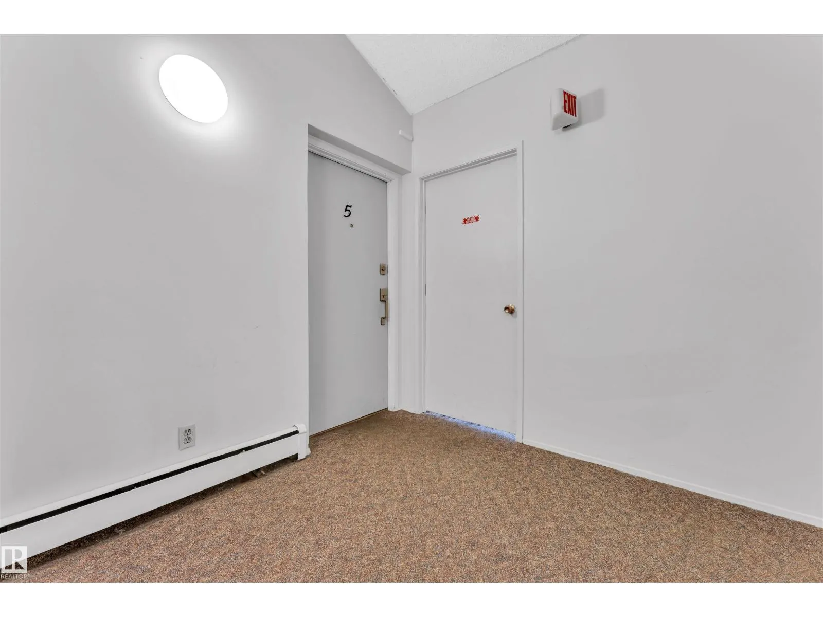 #5 3855 76 ST NW