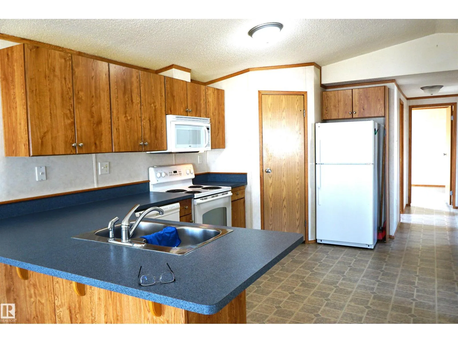 #101 4819 51 AV