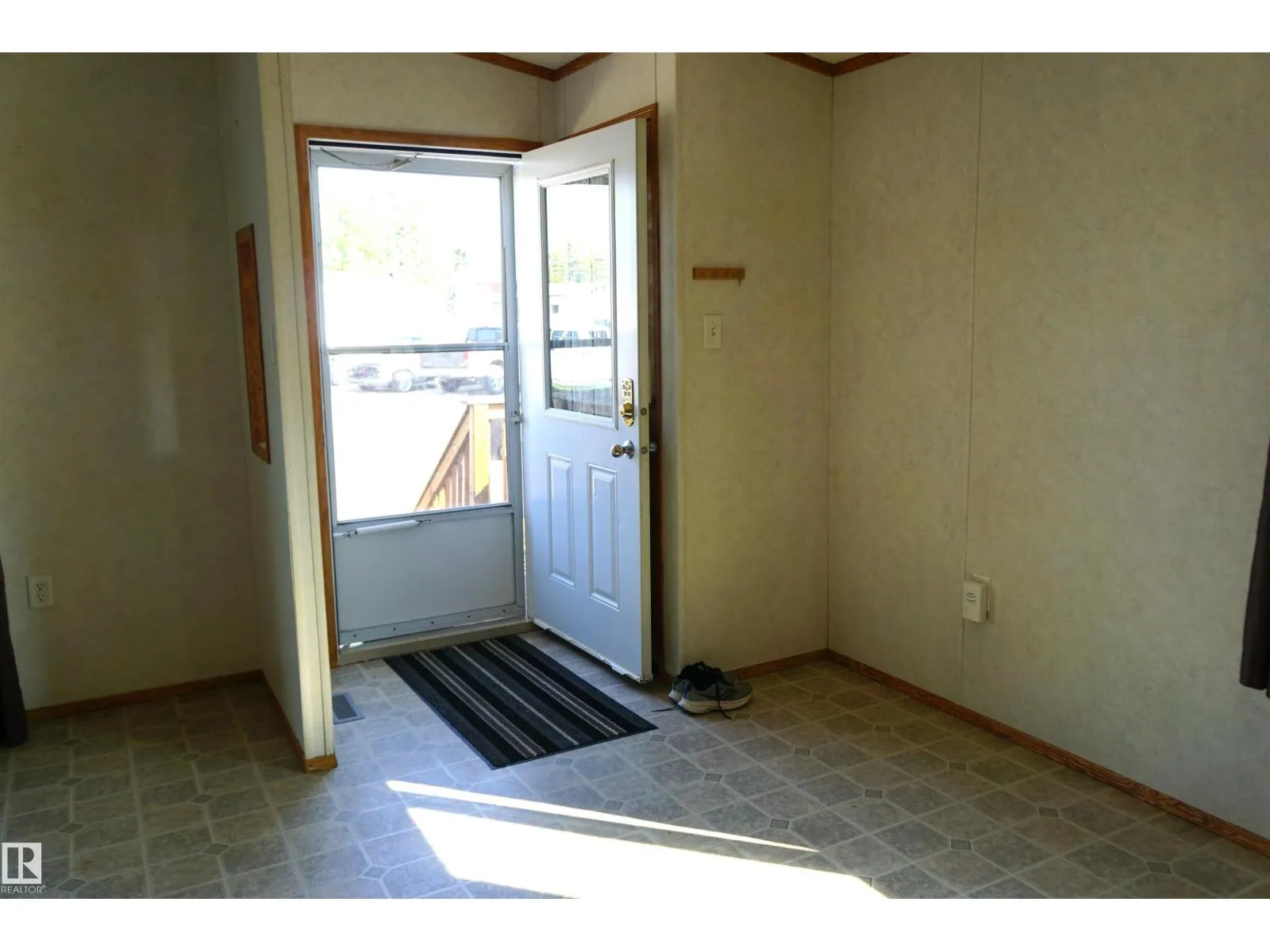 #101 4819 51 AV