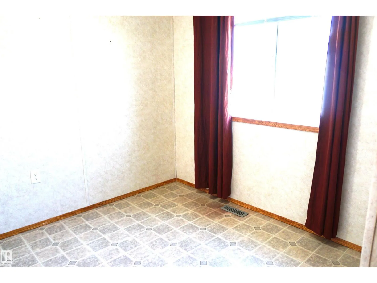 #101 4819 51 AV