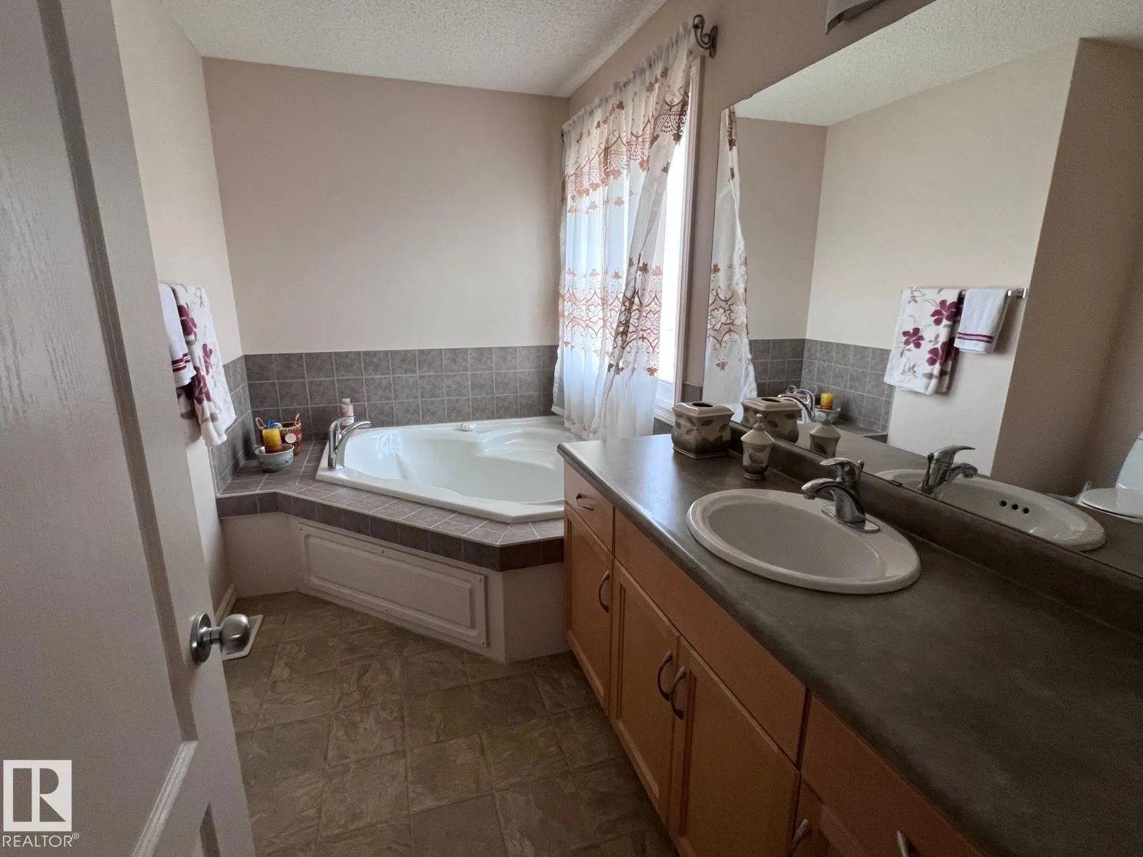20707 56 AV NW
