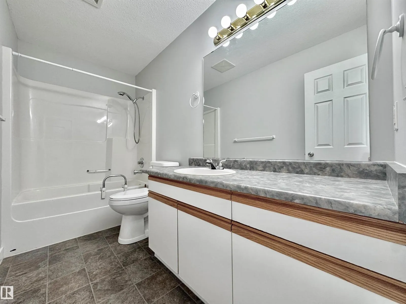 70 HEATHERGLEN CR