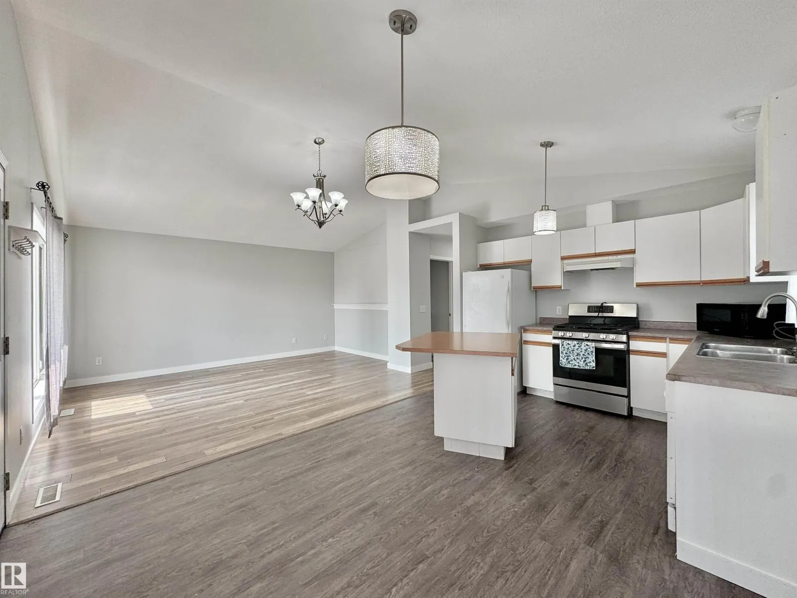 70 HEATHERGLEN CR