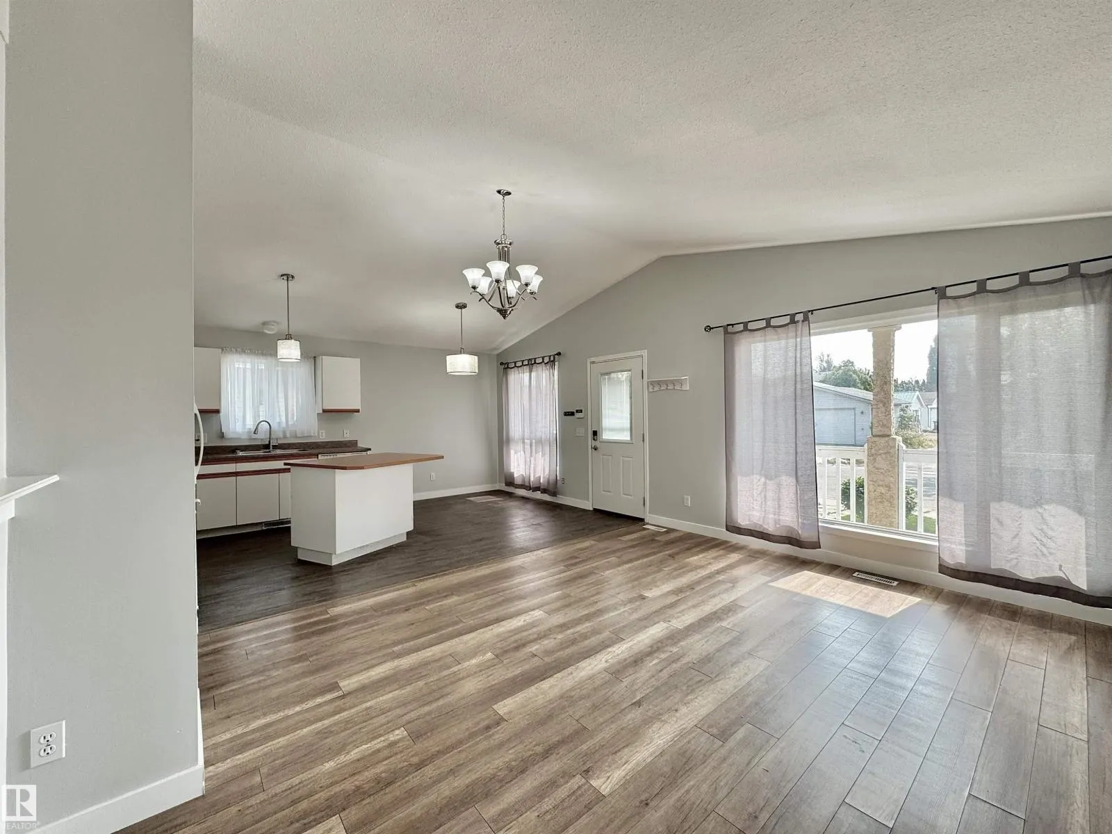 70 HEATHERGLEN CR