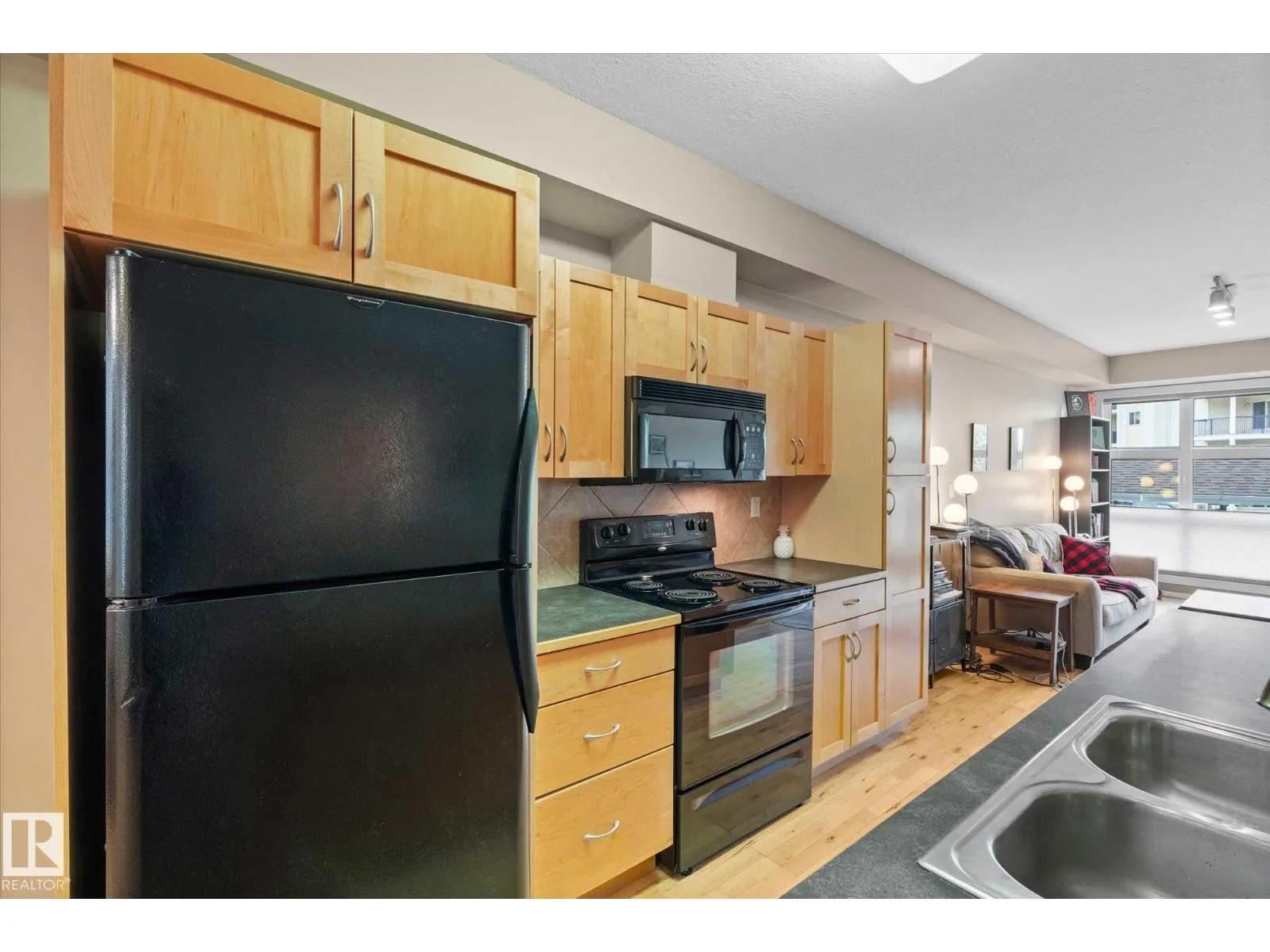 #107 11933 106 AV NW