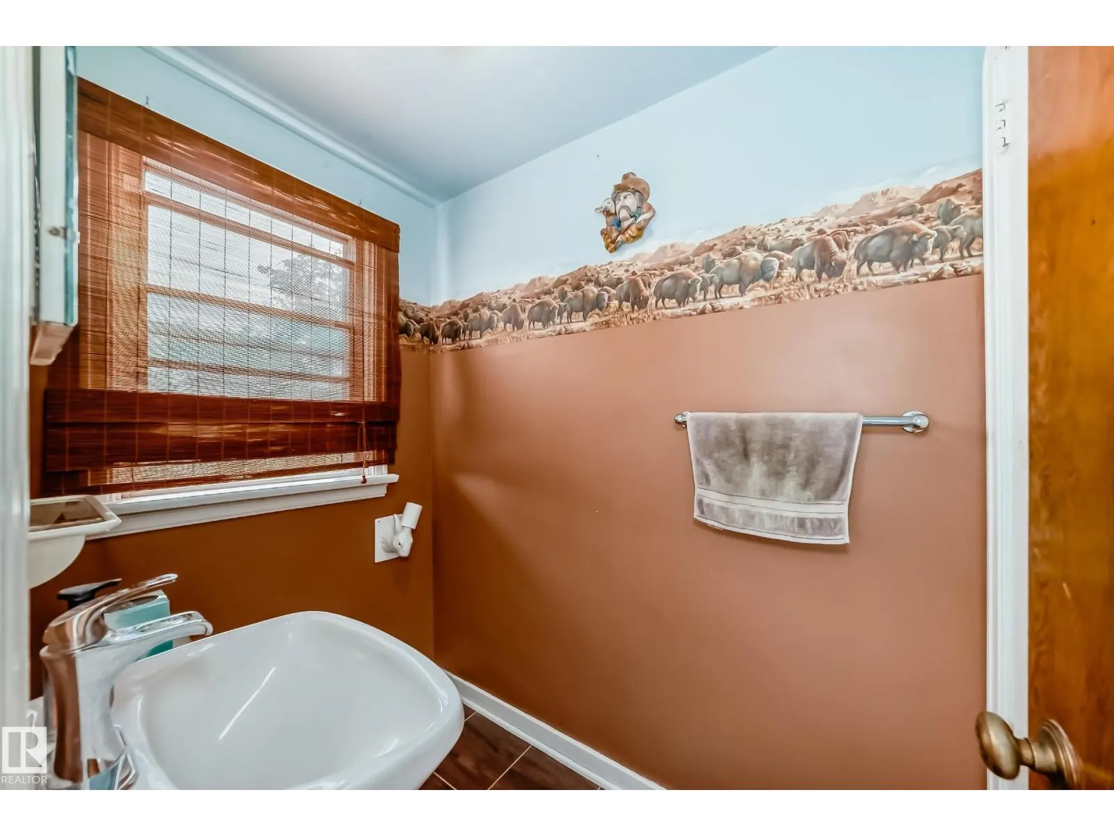 11233 95 ST NW